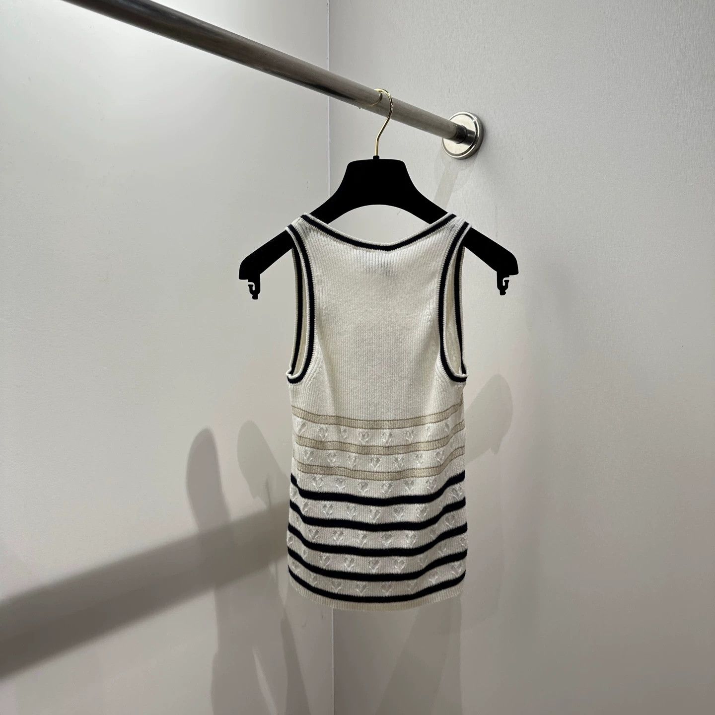 Chanel Chanel mar528 black white stripe logo knit vest cashmere 36 Size XS / US 0-2 / IT 36-38 - 2 Thumbnail