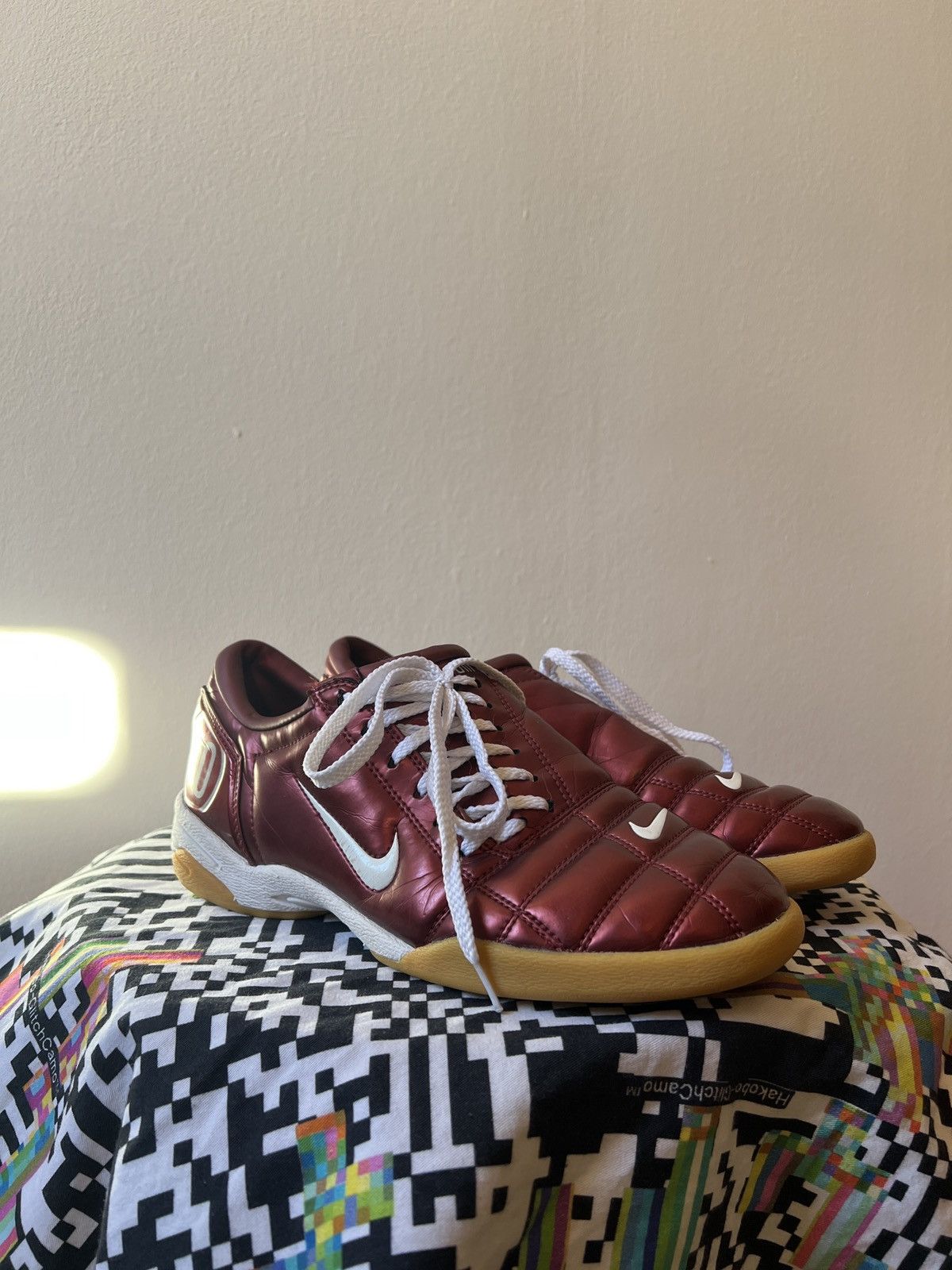 Nike Vintage Nike T90 Futsal Football Shoes US7 Soccer Y2K Size US 7 / EU 40 - 3 Thumbnail