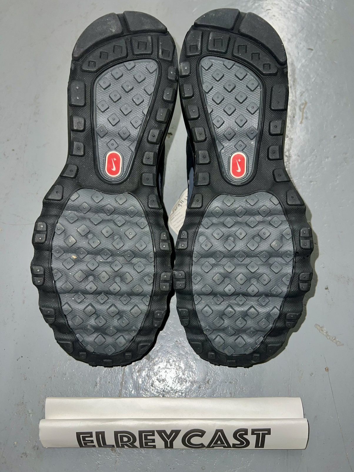 Nike Nike X Livestrong Air Max 2012 Size US 9 / EU 42 - 12 Thumbnail