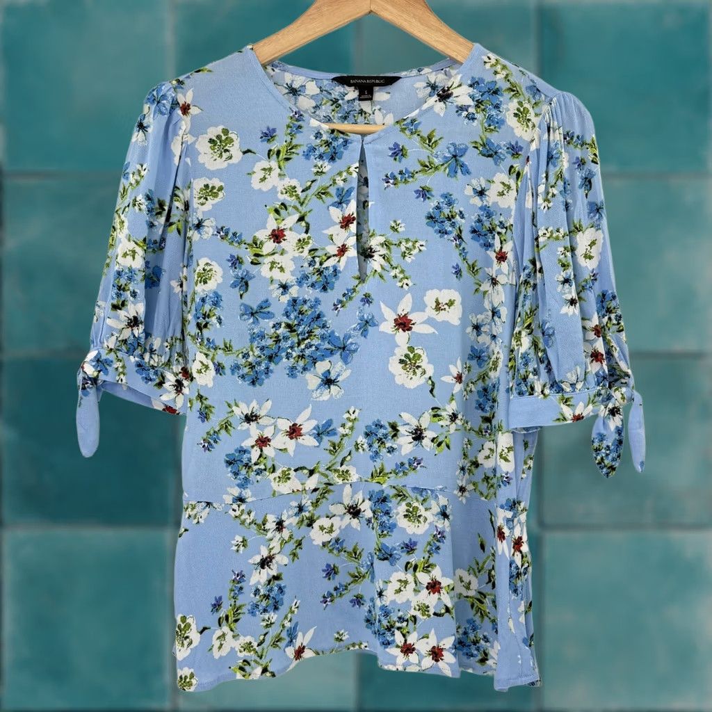Banana Republic Banana Republic Floral Peplum Top Sm Light Blue Keyhole Tie Sleeve Romantic Boho Size S / US 4 / IT 40 - 1 Thumbnail
