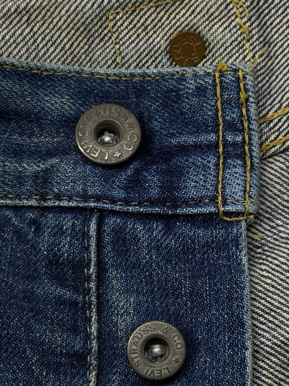 Levi's Vintage Clothing Vintage 90s Levi’s 702XX Big E Buckle Back Selvedge Denim 32 Size US 32 / EU 48 - 12 Thumbnail