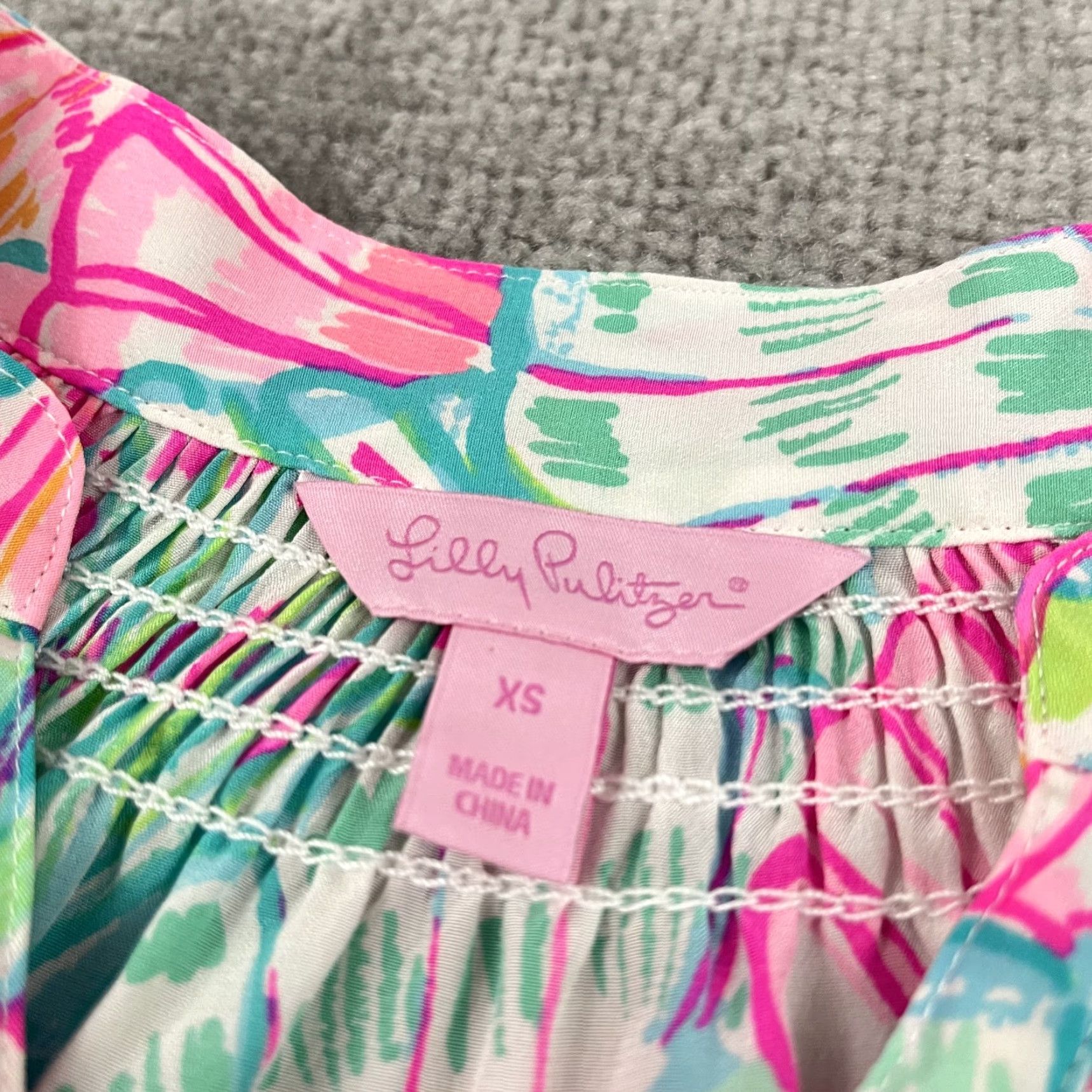 Lilly Pulitzer VINTAGE Lilly Pulitzer Elsa Silk Blouse Womens XS Summer Sea Shells Geometric Pattern Classic Style Size XS / US 0-2 / IT 36-38 - 2 Thumbnail