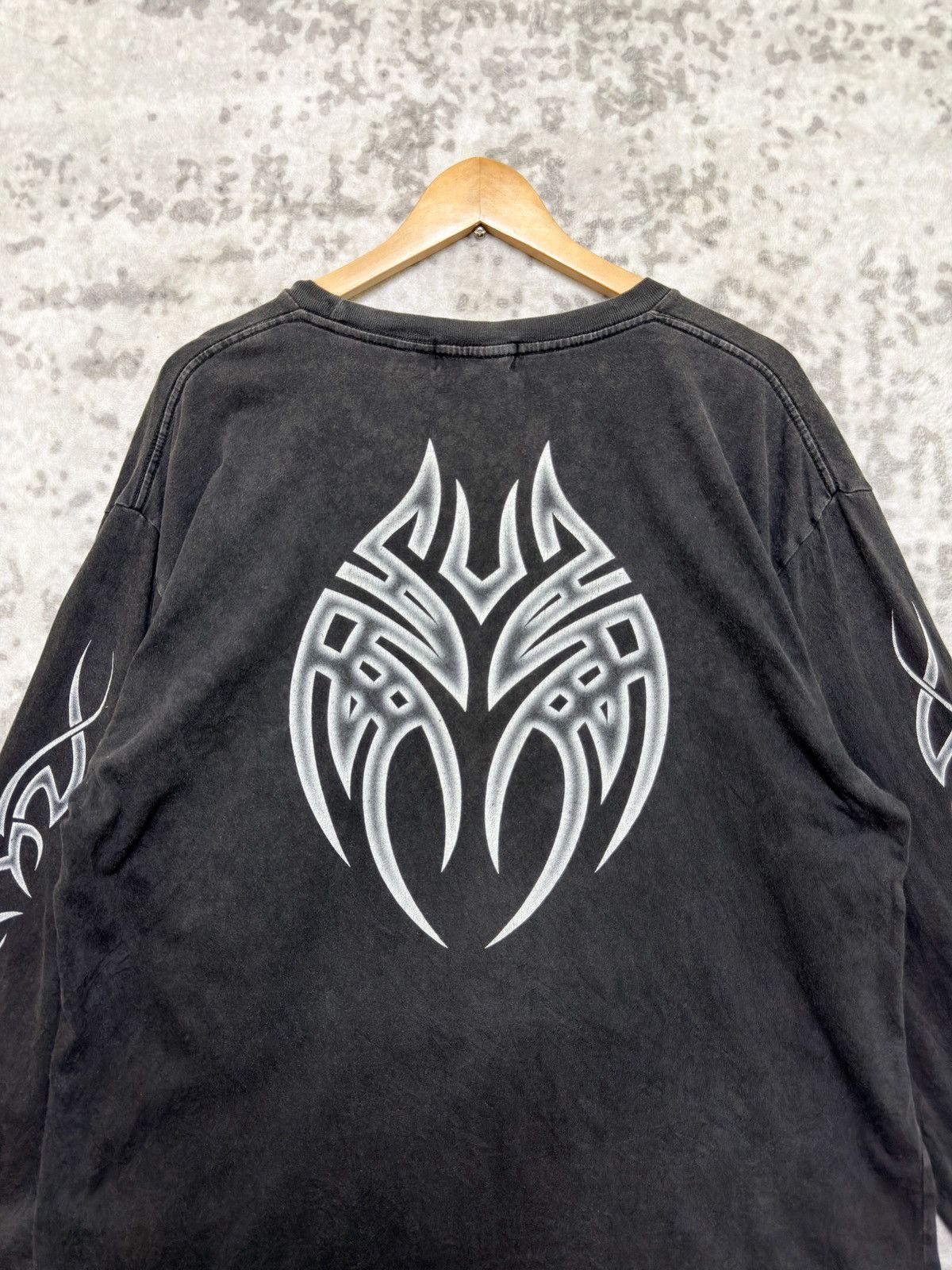 Vintage Vintage Y2K Tribal Long Sleeve Black Fade Graphic Tee Size US XL / EU 56 / 4 - 9 Thumbnail
