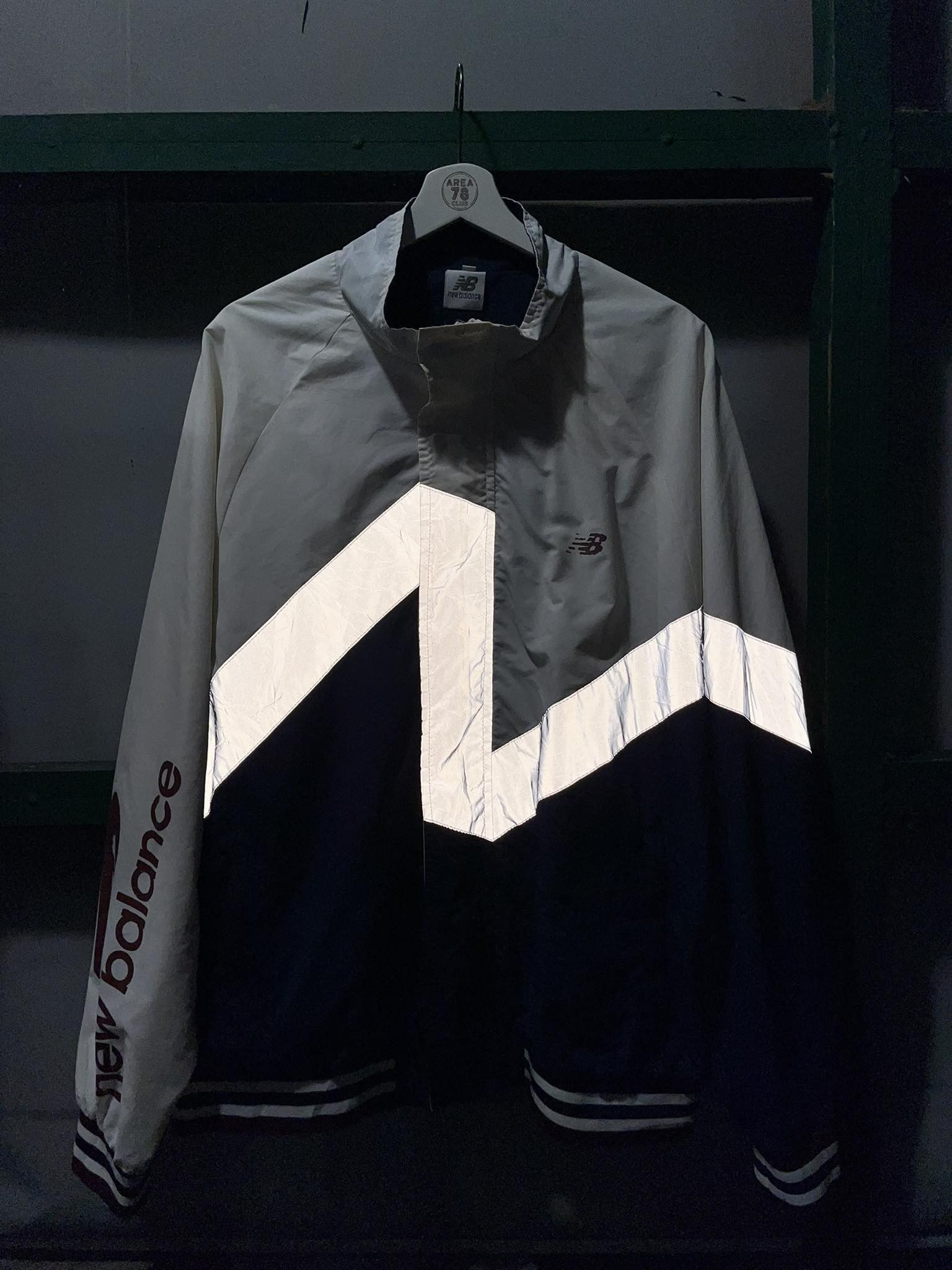 New Balance New Balance Spell Out Jacket Reflective Size US XL / EU 56 / 4 - 2 Thumbnail