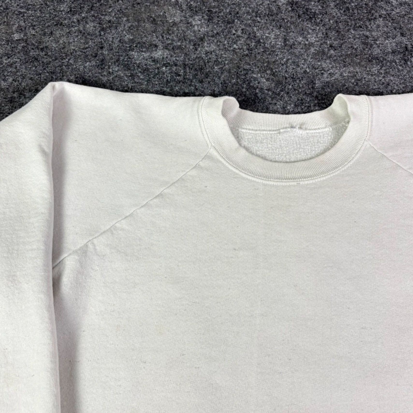 Vintage VINTAGE White Raglan Sleeve Sweatshirt Basic Crewneck Pullover 90s USA Large Size US L / EU 52-54 / 3 - 5 Thumbnail