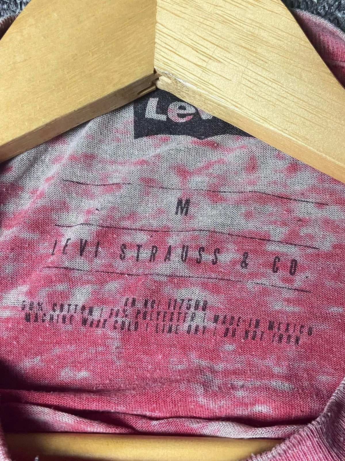 Levi's Levis Strauss & Co Eagle Printed Distressed Tshirt (166) Size US M / EU 48-50 / 2 - 7 Thumbnail