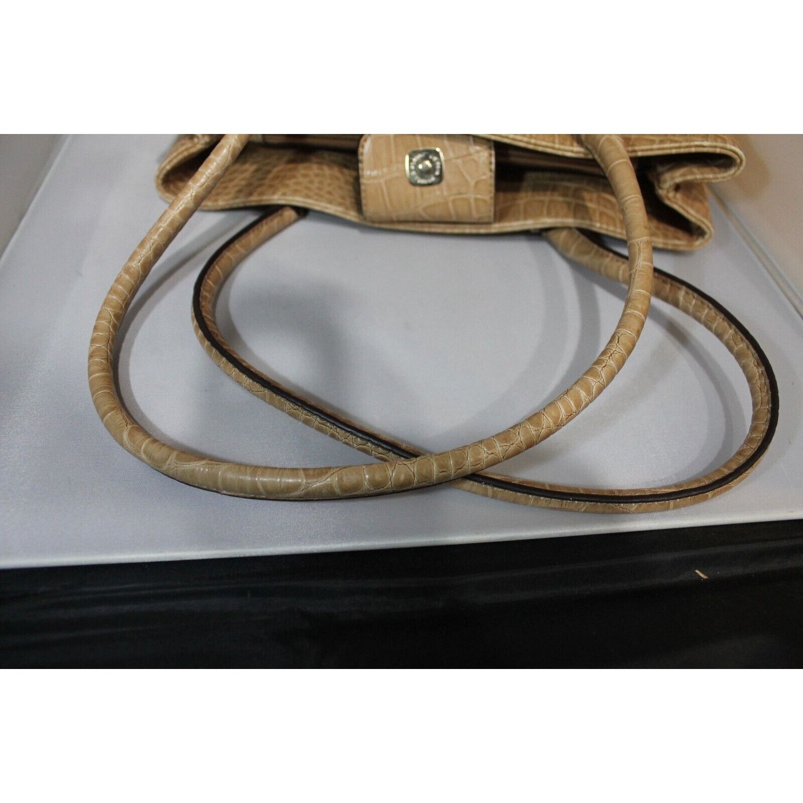 Liz Claiborne Liz Claiborne Faux Snake Skin Handbag Purse Tan Silver Size ONE SIZE - 12 Thumbnail