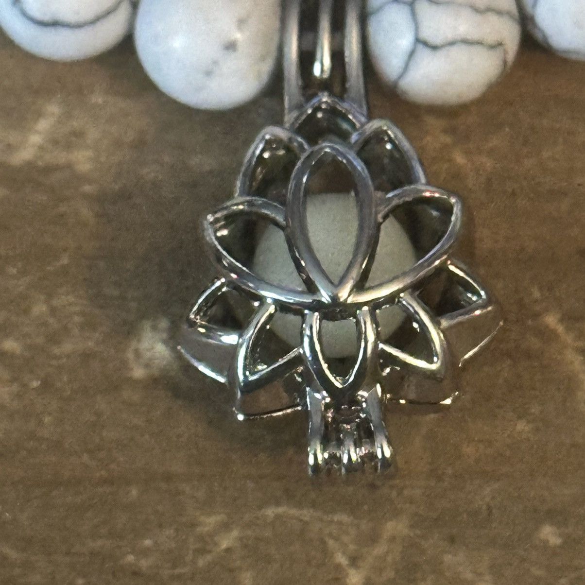 Other Glow in the dark Howlite bead Lotus charm stretch bracelet Size ONE SIZE - 4 Thumbnail
