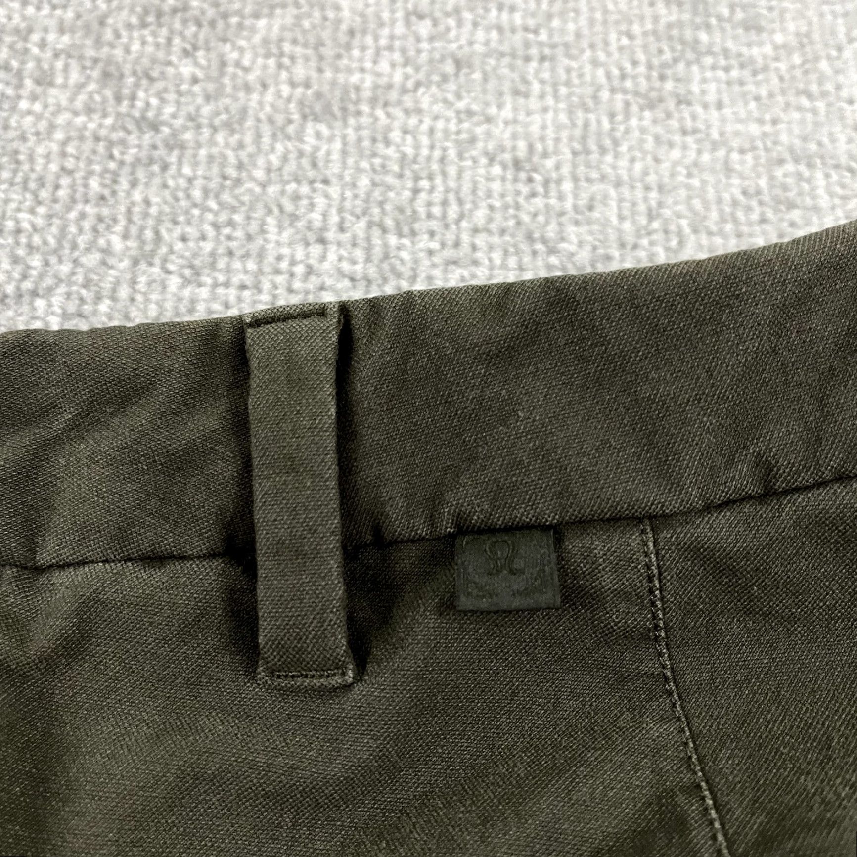 Lululemon LULULEMON Commission Shorts Mens 34 x 10" Classic Fit Green Chino Preppy Shirt? Size US 34 / EU 50 - 3 Thumbnail