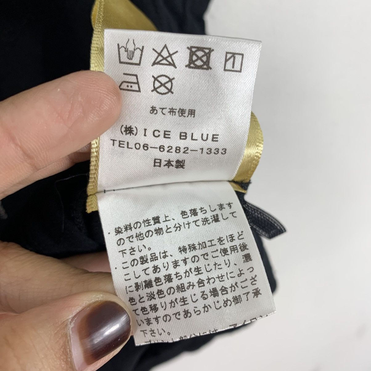 Japanese Brand R LONDON Japanese Brand Perfume Design Beads Tshirt Size S / US 4 / IT 40 - 7 Thumbnail