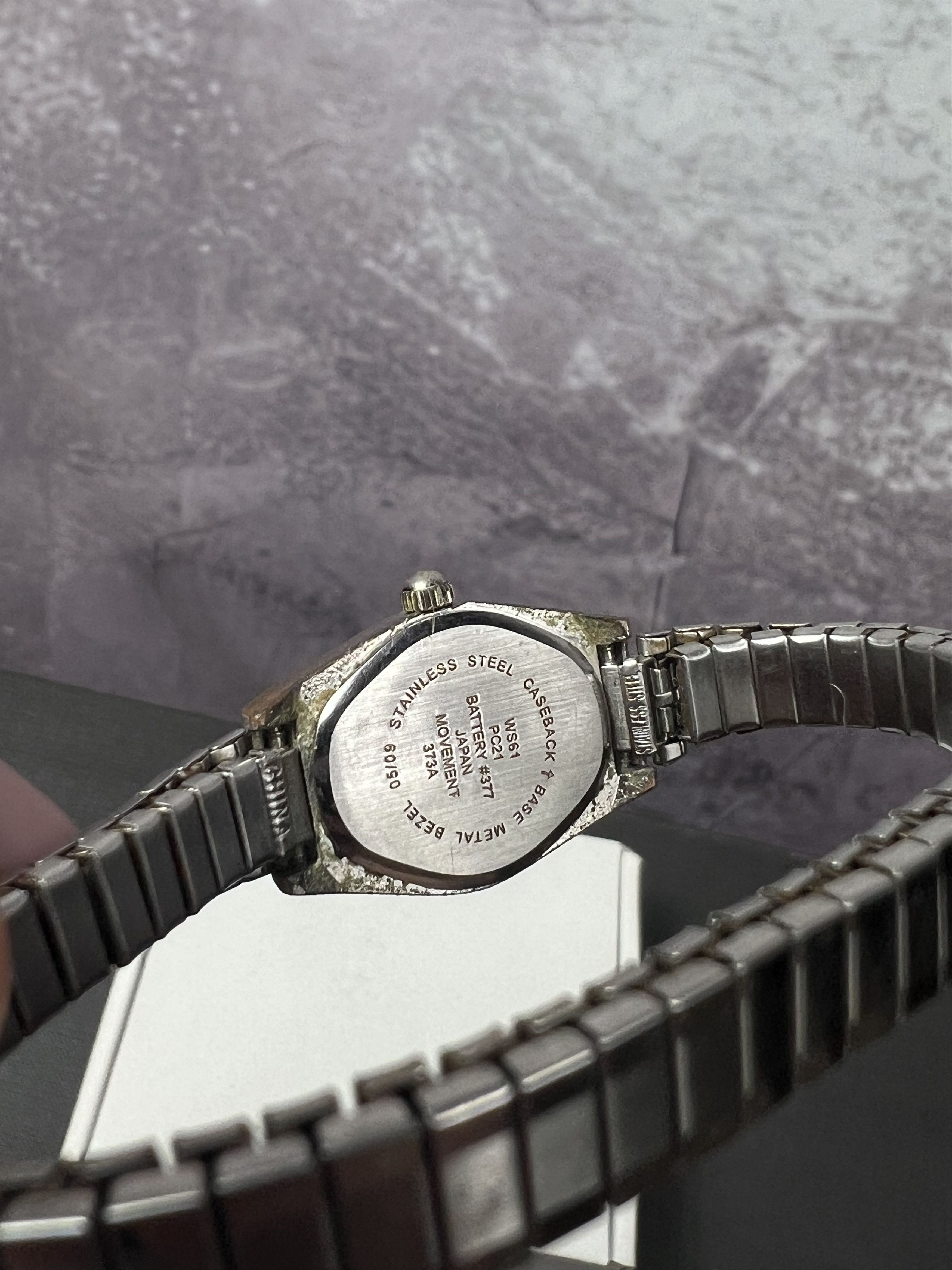 Vintage Futuristic Minimalistic Quartz Japanese Style Bracelet Watch Size ONE SIZE - 11 Thumbnail