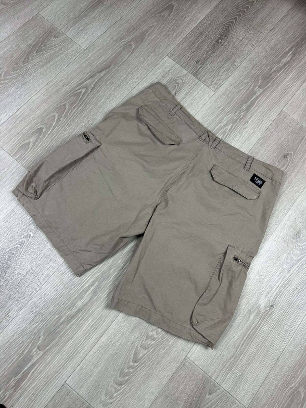 Nike Vintage Nike Cargo Y2K Beige Shorts Size 36 Size US 36 / EU 52 - 4 Thumbnail