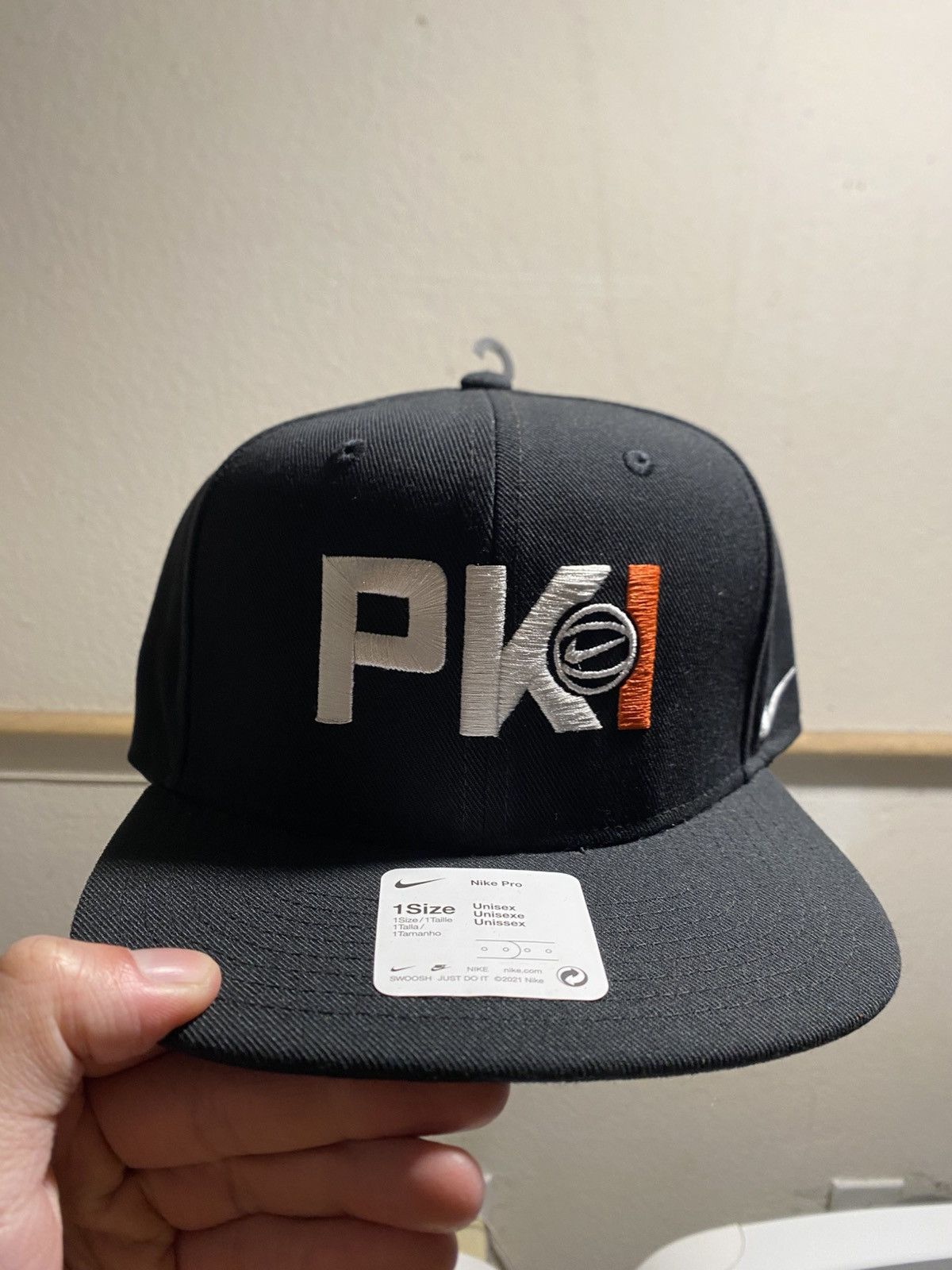Nike RARE Nike Phil Knight Hat Size ONE SIZE - 1 Thumbnail