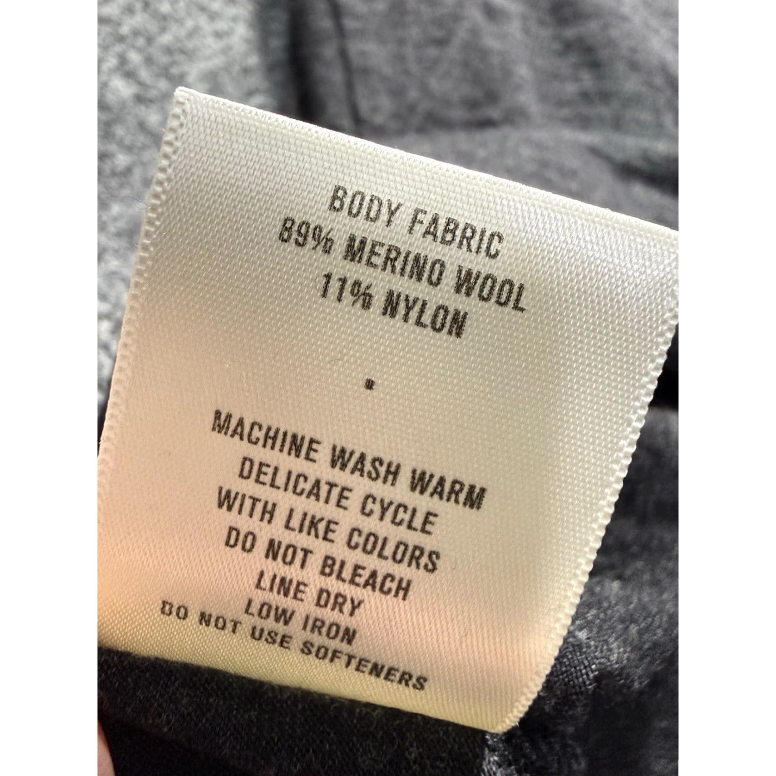Layer 8 Tracksmith Womens Merino Wool Base Layer Long Sleeve Pullover XS Gray Running Size XS / US 0-2 / IT 36-38 - 6 Thumbnail
