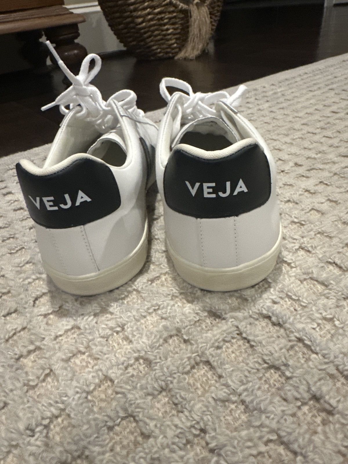 Veja Veja Low Tops in White with Black Emblems Size US 12 / EU 45 - 4 Thumbnail