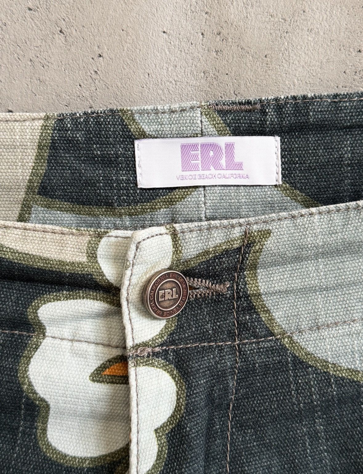 ERL ERL Cargo Hibiscus Print Shorts SS23 Size US 32 / EU 48 - 7 Thumbnail