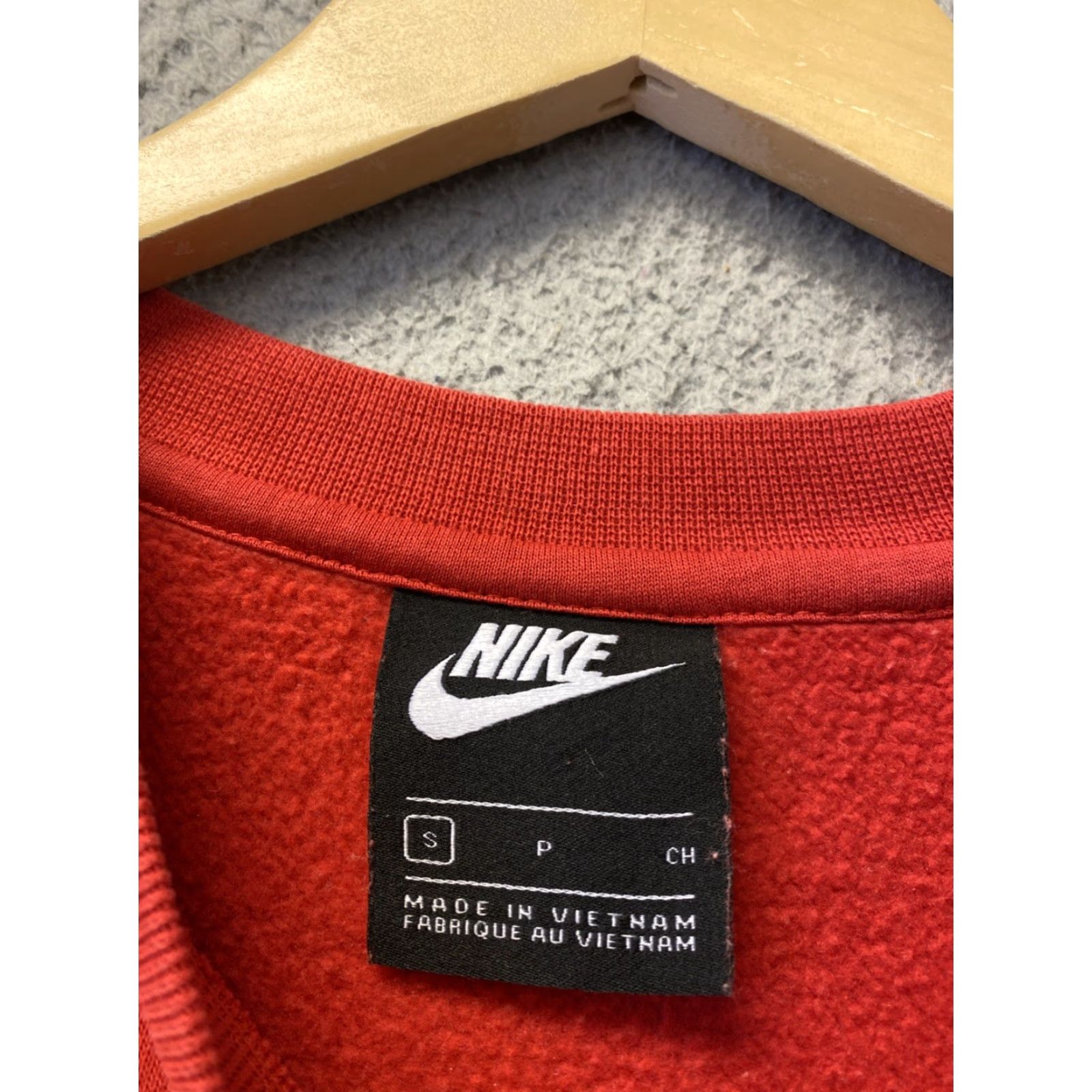 Nike VINTAGE Nike Men’s Sweatshirt Red S Unisex Adults Hockey Pullover Winter Regis Jesuit Field Hockey /0156 Size US S / EU 44-46 / 1 - 3 Thumbnail