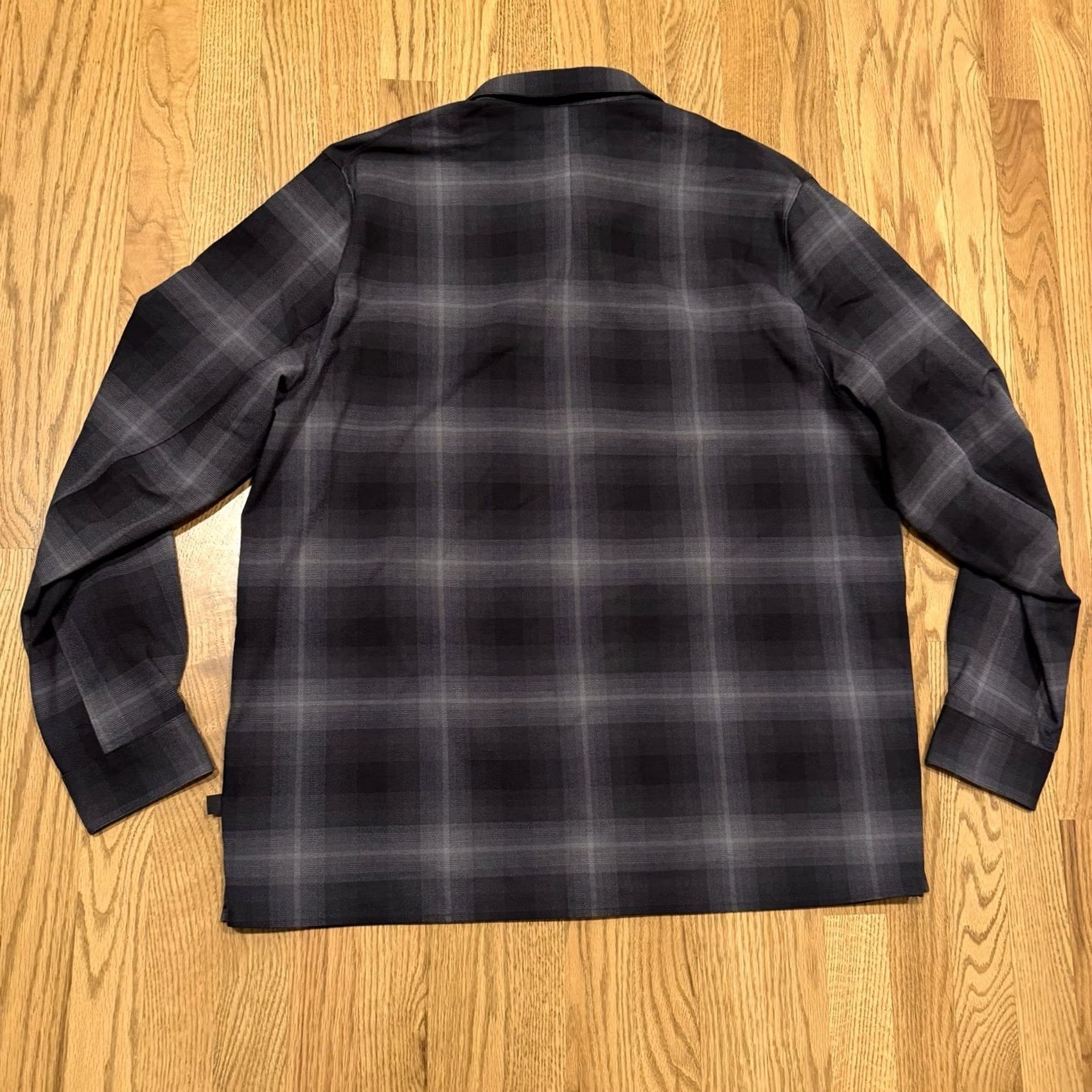 Lululemon Lululemon Button-Up Shirt Men’s XL Grey Black Long Sleeve Zip Pocket Flannel Size US XL / EU 56 / 4 - 2 Thumbnail