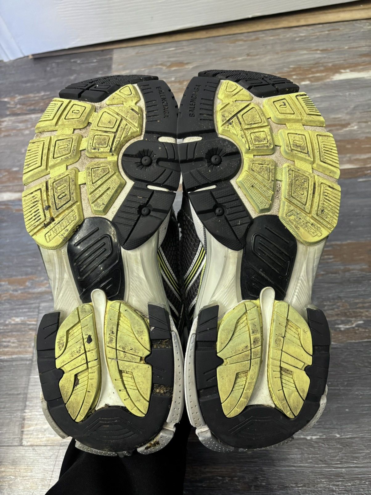 Balenciaga Balenciaga Runner Grey Yellow Size US9/EU42 Size US 9 / EU 42 - 6 Thumbnail