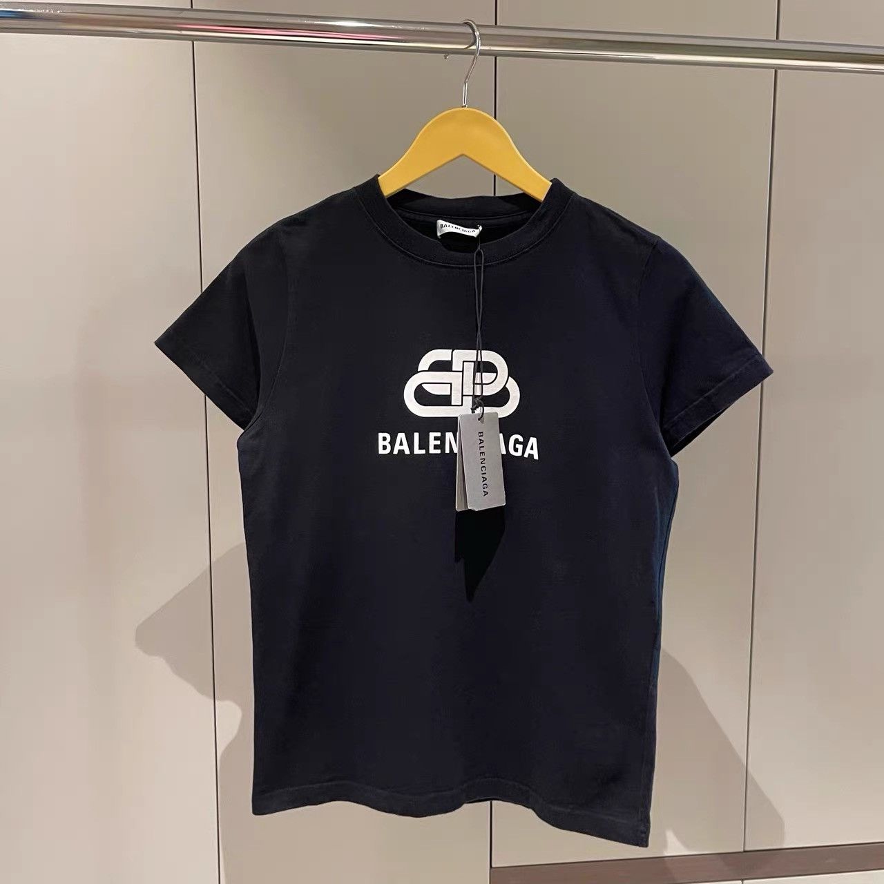Balenciaga Balenciaga Black Buckle Logo Short Sleeve T-shirt K28 Size US S / EU 44-46 / 1 - 1 Thumbnail