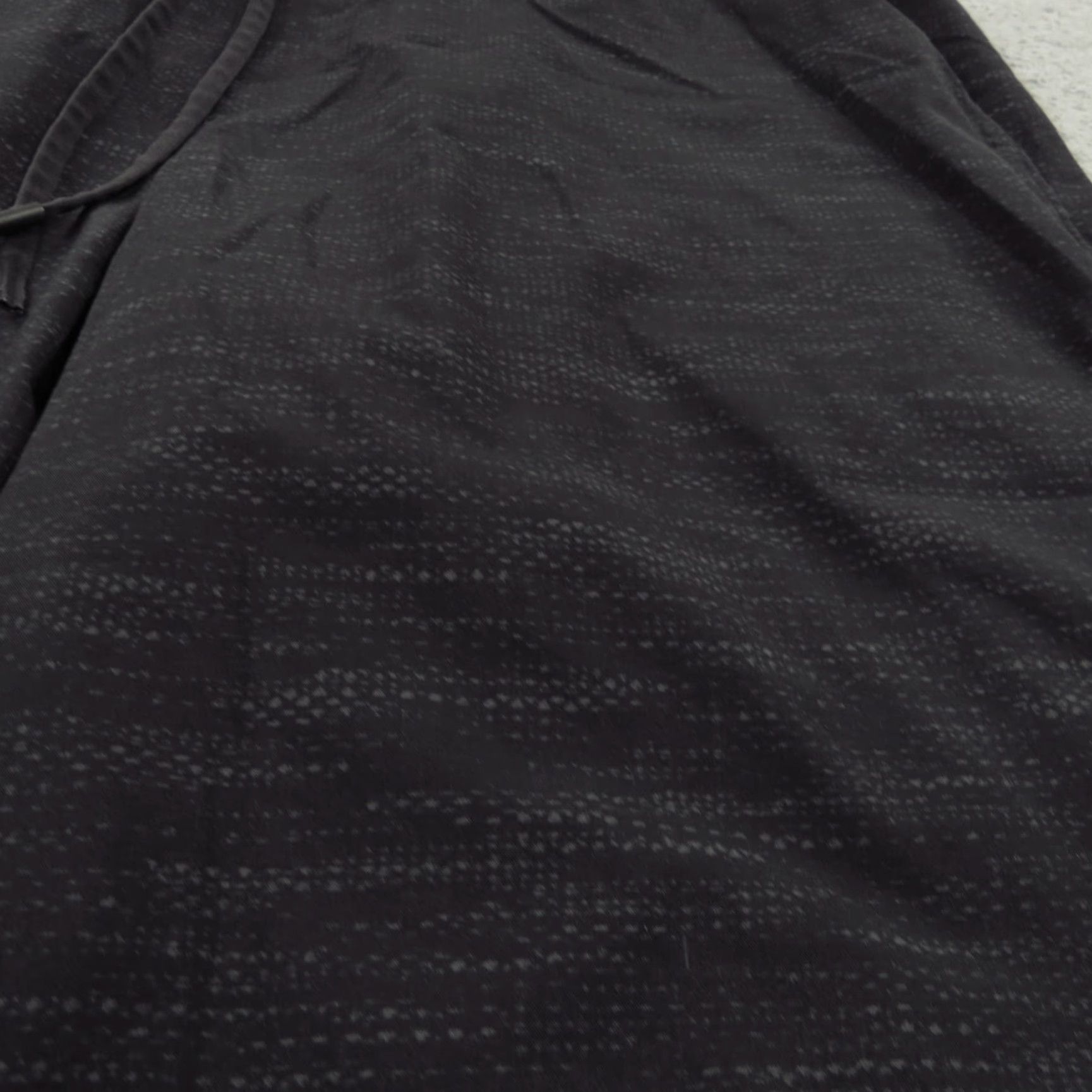 Lululemon Lululemon T.H.E. Short Mens Small 9" Linerless Deep Coal Texture Updated Running Shirt Size US 29 - 2 Thumbnail
