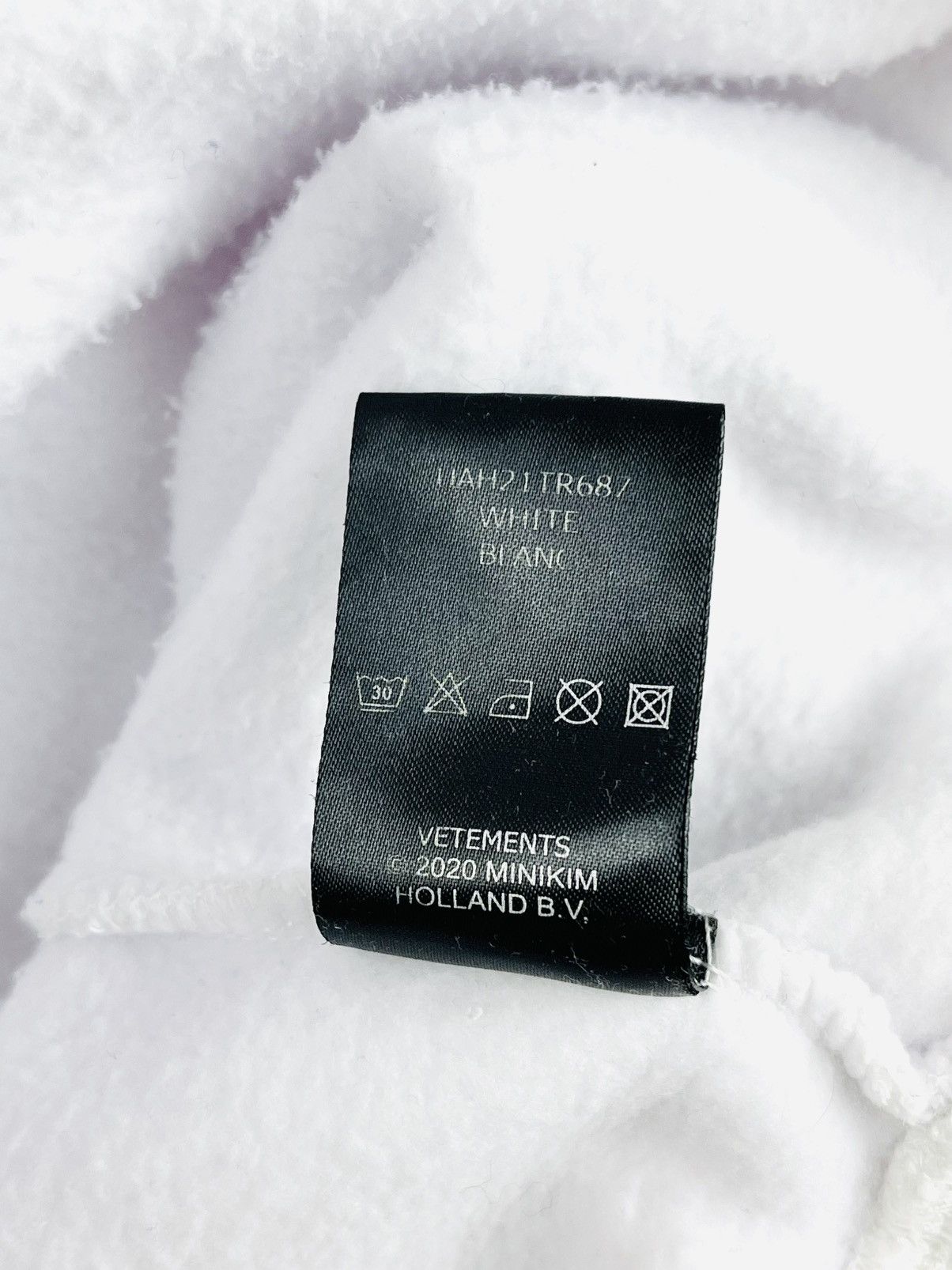Vetements AW20 Vetements Love Is Us Minikim Holland Hoodie White Size US S / EU 44-46 / 1 - 10 Thumbnail