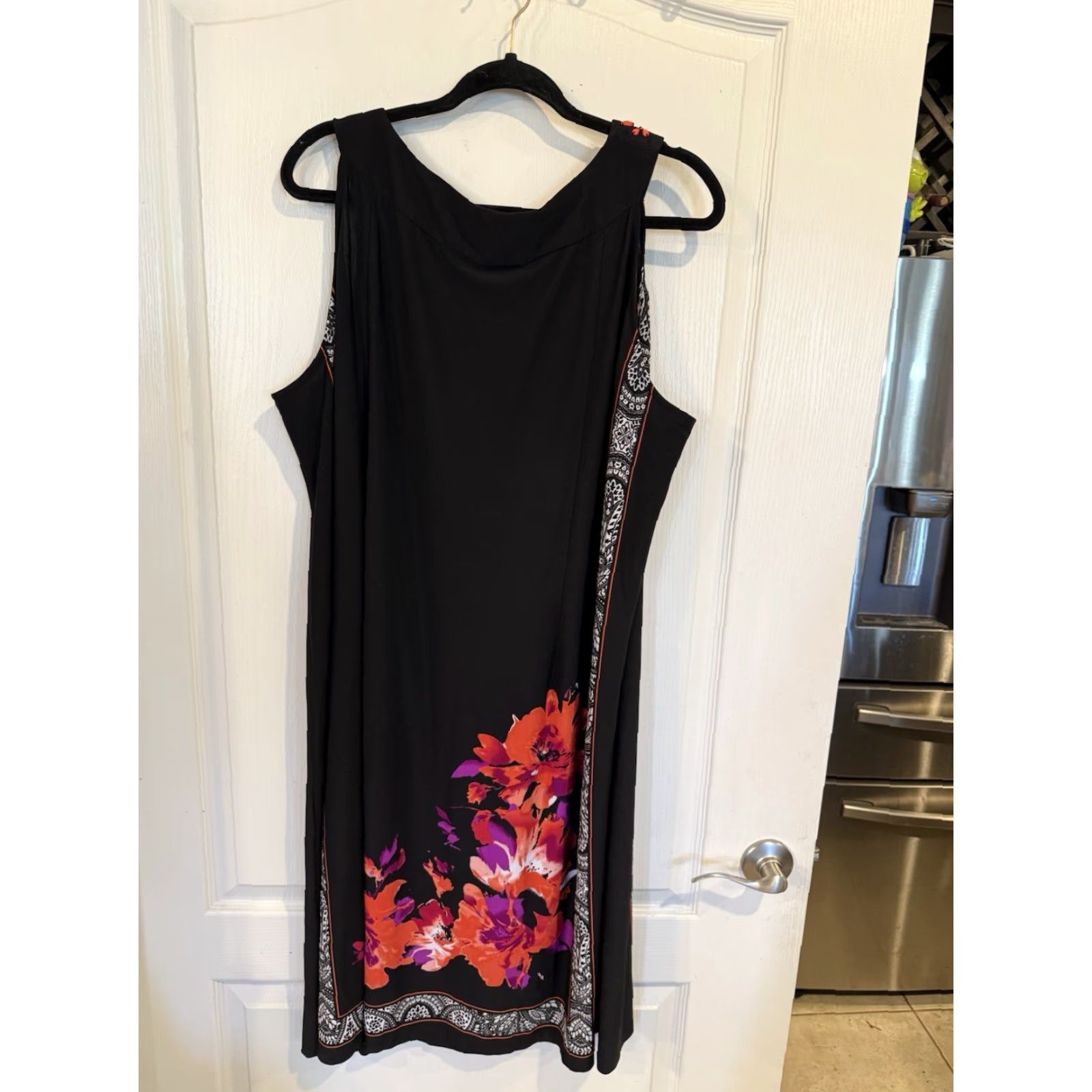 Vintage VINTAGE Catherine's Women’s Black Floral Sleeveless Beaded A-line Shift Dress Plus SZ 3X Ladies Knee Length Women Size XXL / US 16-18 / IT 52-54 - 5 Thumbnail