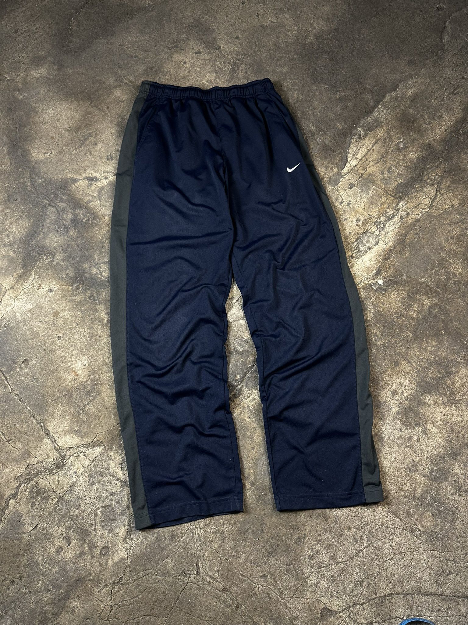 Nike 00s Vintage Nike Nylon Oversized Y2k Trackpants Size US 32 / EU 48 - 1 Thumbnail