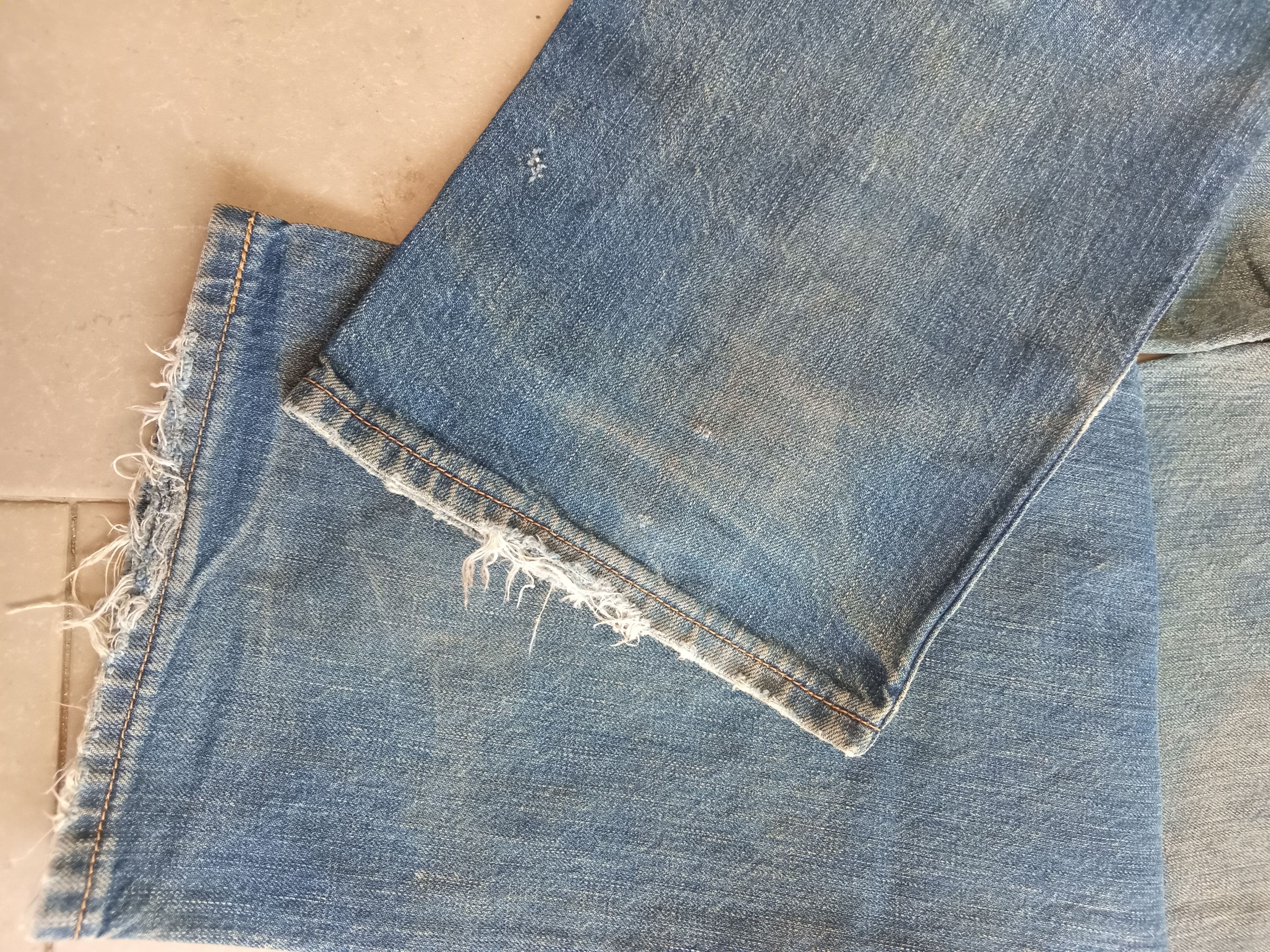 Levi's × Vintage Vintage Levi's 501 Distressed Jeans Size US 33 - 10 Thumbnail