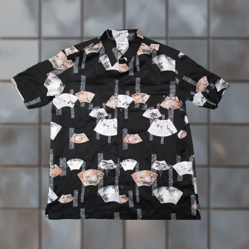 Tori Richard Vintage Tori Richard Shirt Mens 2XL XXL Button Up Hawaiian Tiki 80s Retro USA Black Floral Short Sleeve Collared Button-Up Tie Shirt (2XL) Mens Size US XXL / EU 58 / 5 - 1 Thumbnail