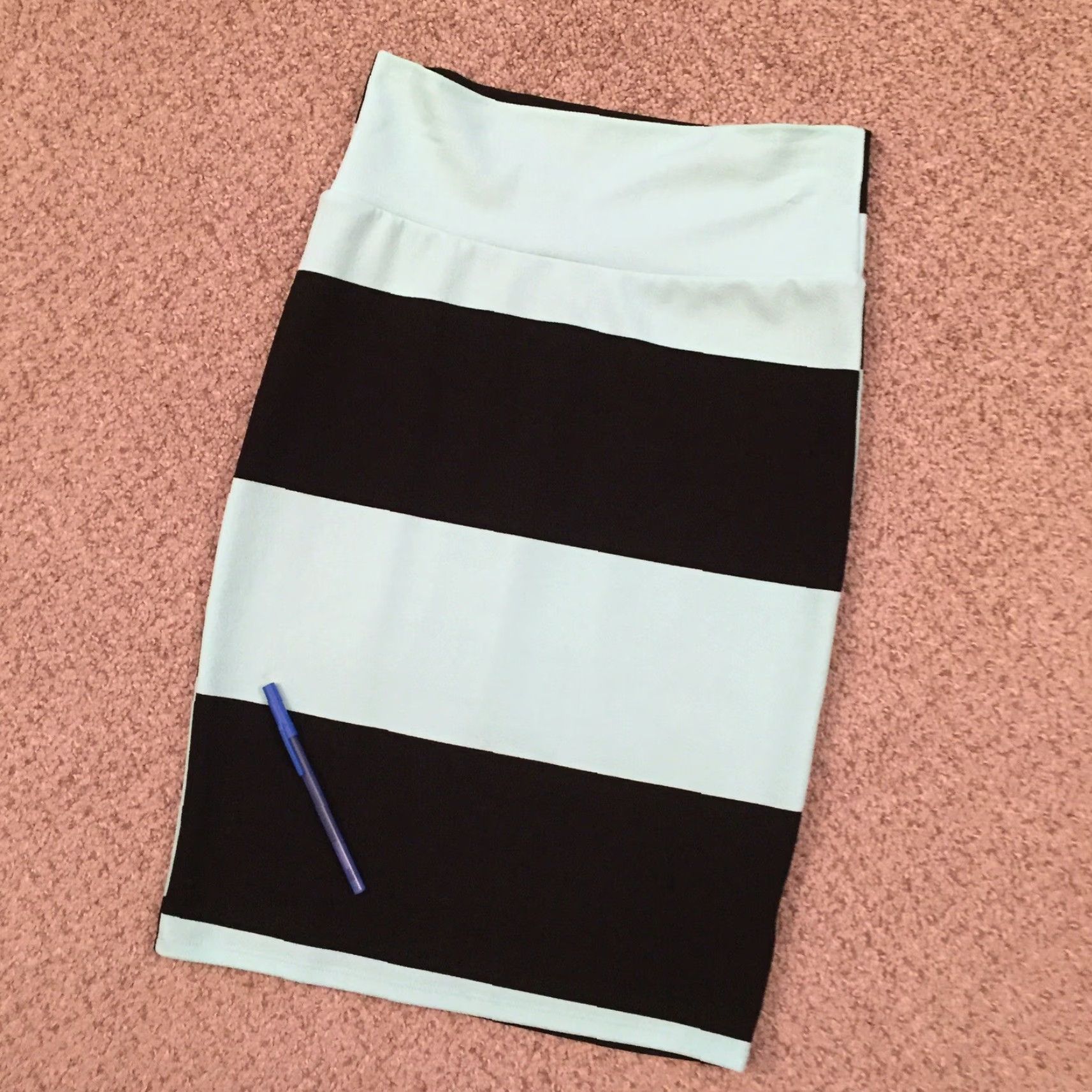 Vintage LuLaRoe Skirt Women S Black Green Striped Knee Length Pull On Casual Unlined Polyester Spandex Short Pencil" Size 28" / US 6 / IT 42 - 2 Thumbnail