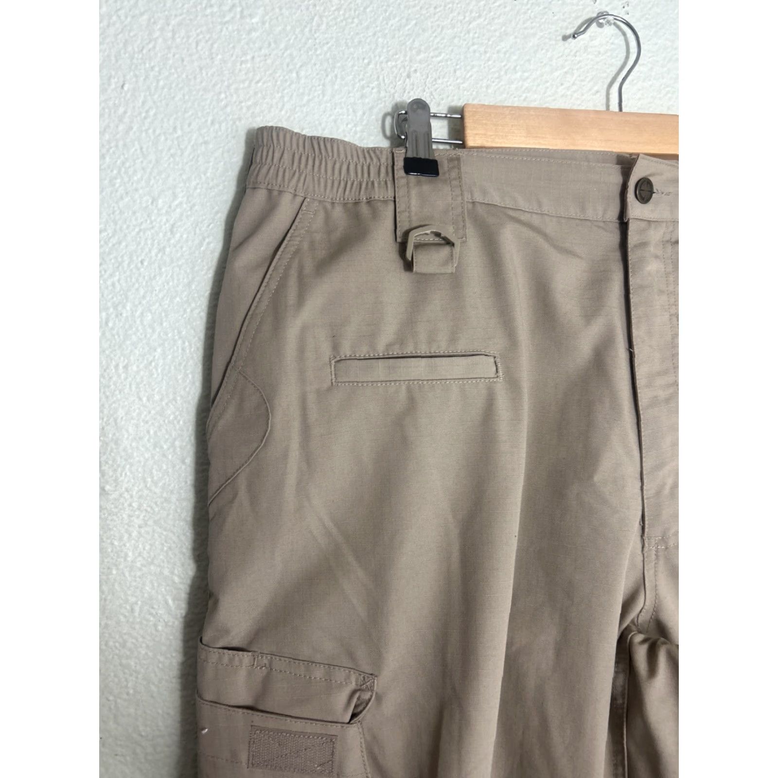 Vintage LAPG Operator Tactical Pants Mens 42x30 Cargo Khaki Elastic Waistband Ripstop Canvas Front Pockets 30in Inseam Regular Rise Mid Belt Loops Straight Size US 42 / EU 58 - 4 Thumbnail