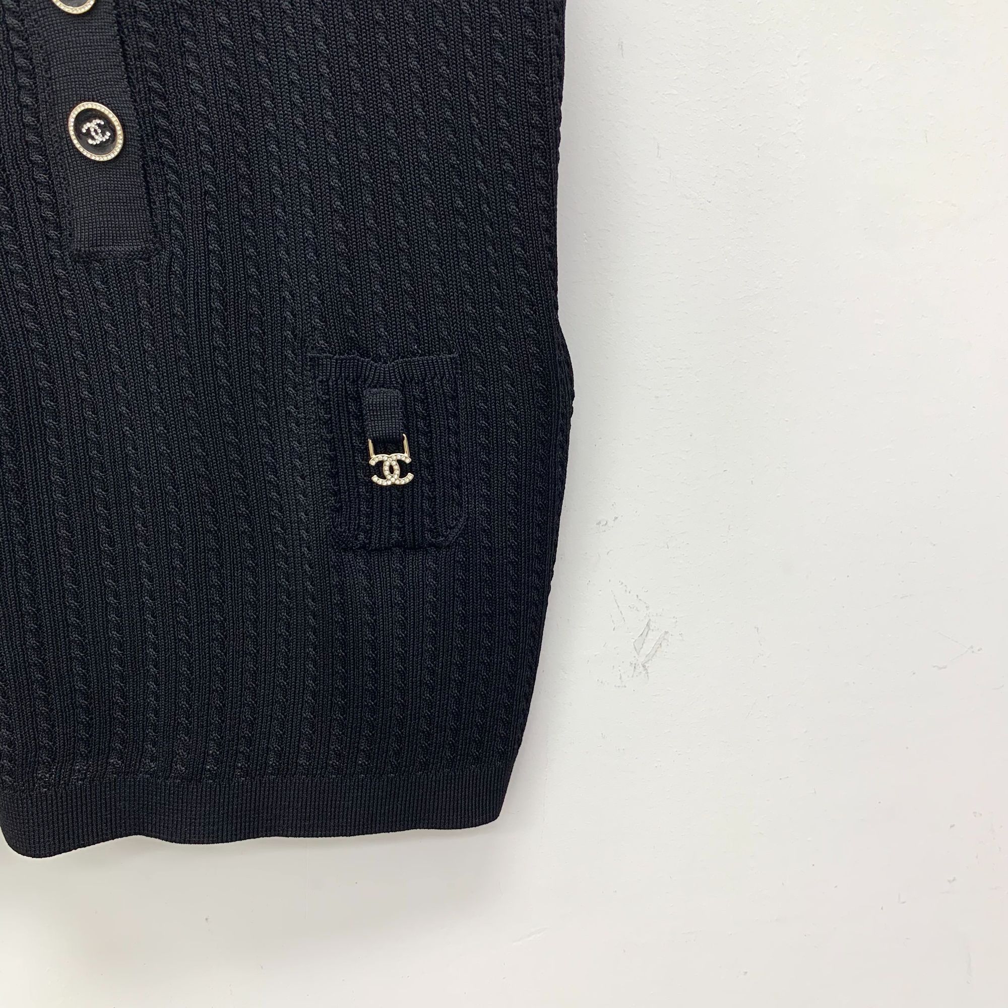 Chanel Chanel Black Knit Camisole With CC Diamond Buttons & Logo De Size S / US 4 / IT 40 - 6 Thumbnail