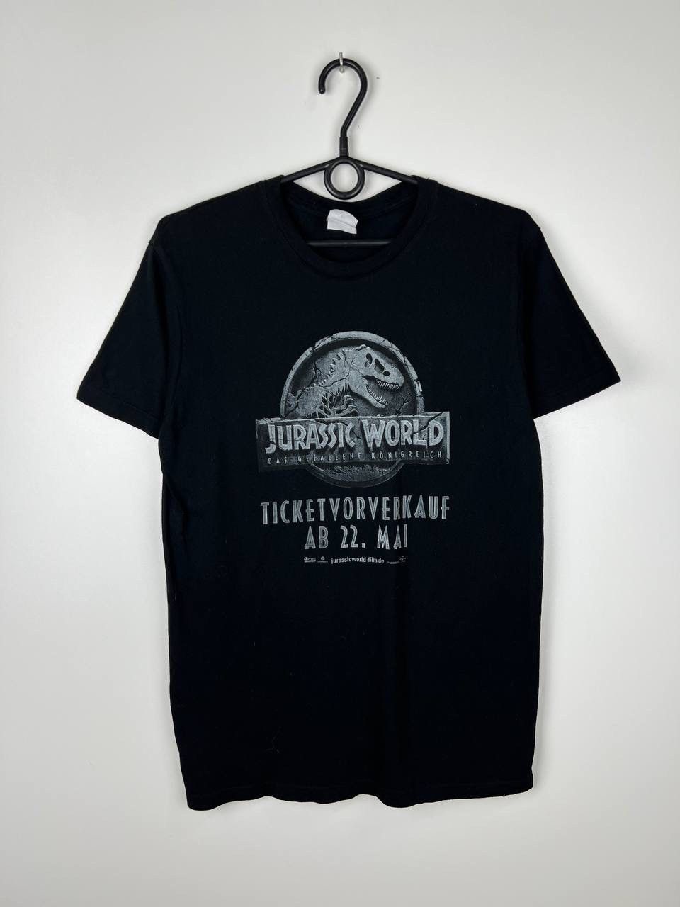 Vintage Jurassic World Park t-shirts size M Size US M / EU 48-50 / 2 - 1 Thumbnail