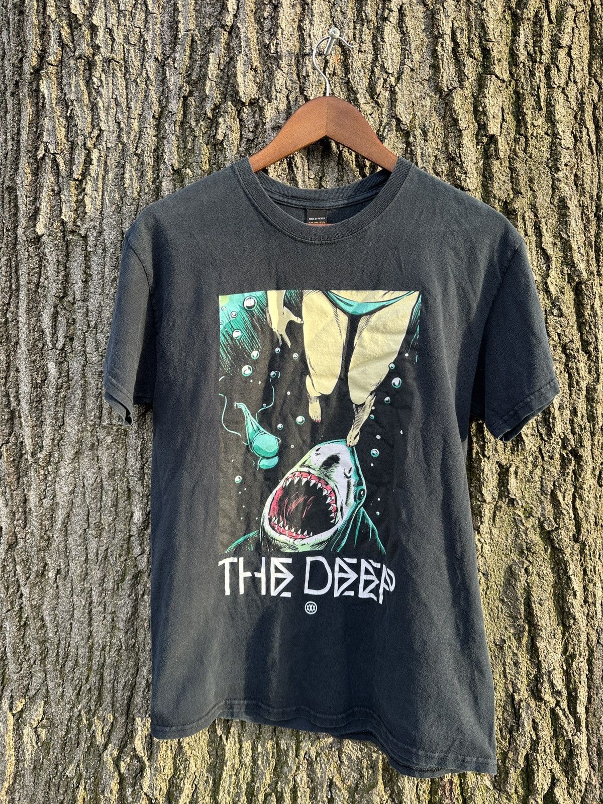 10 Deep Vintage Shark 10 DEEP Graphic T Shirt Size US M / EU 48-50 / 2 - 1 Thumbnail