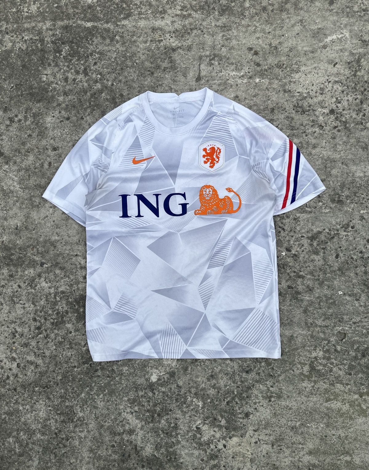Vintage Vintage Nike Netherlands Soccer Jersey Blokecore Streetwear Size US L / EU 52-54 / 3 - 1 Thumbnail