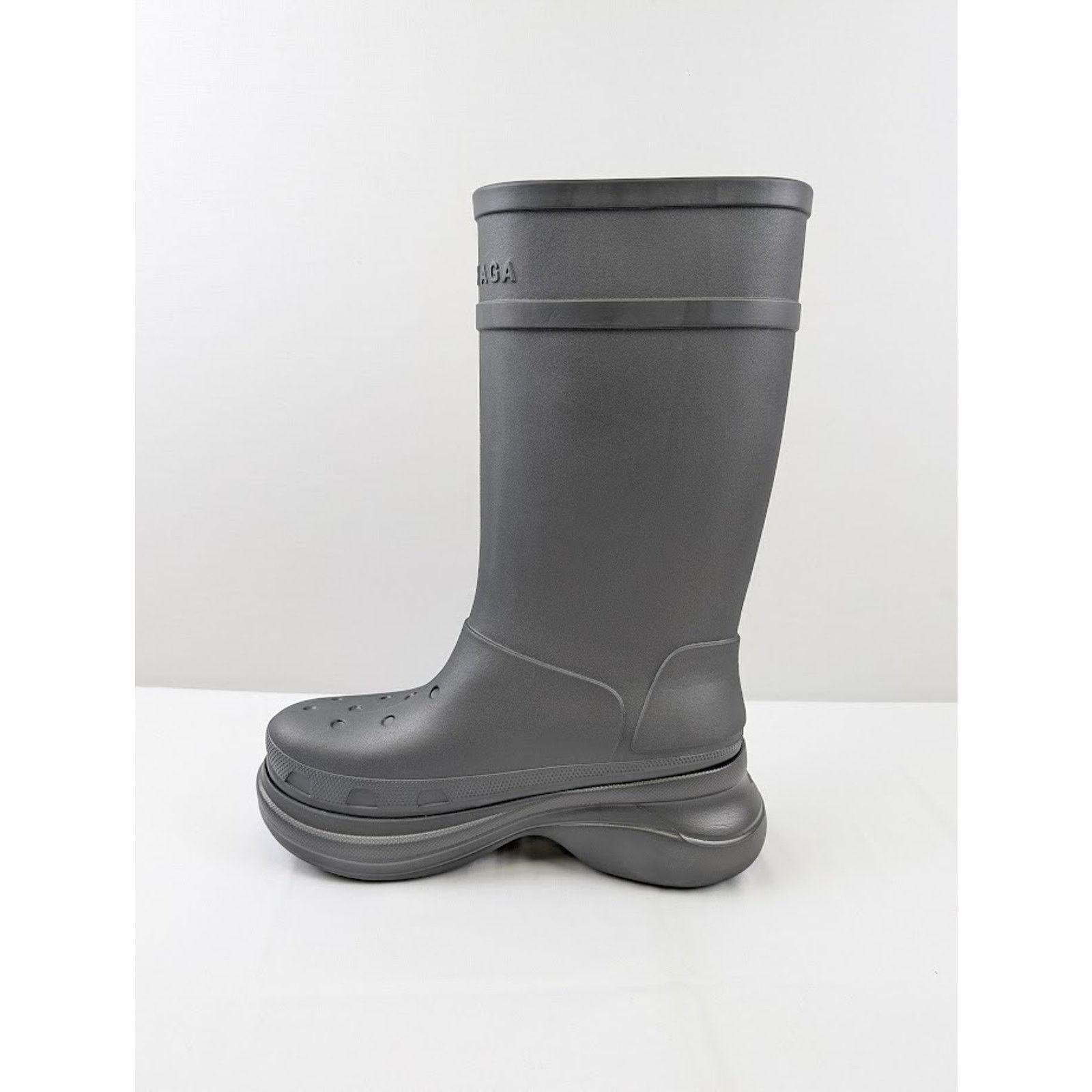 Balenciaga o1rshd1 Crocs Rubber Boots in Grafite Size US 10 / EU 43 - 8 Thumbnail