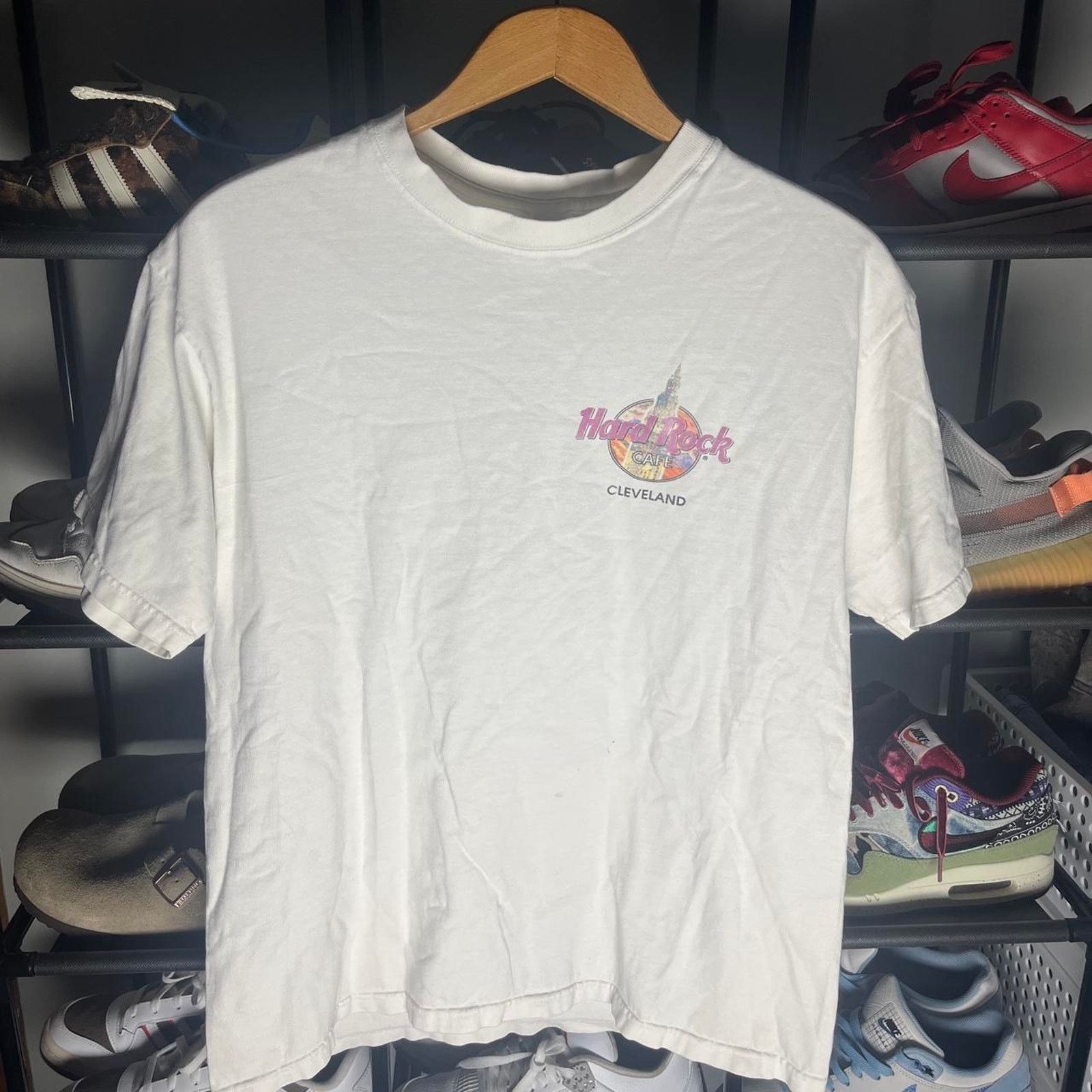 Hard Rock Cafe White Hard Rock Cafe Cleveland guitar graphic tee Size US L / EU 52-54 / 3 - 2 Thumbnail