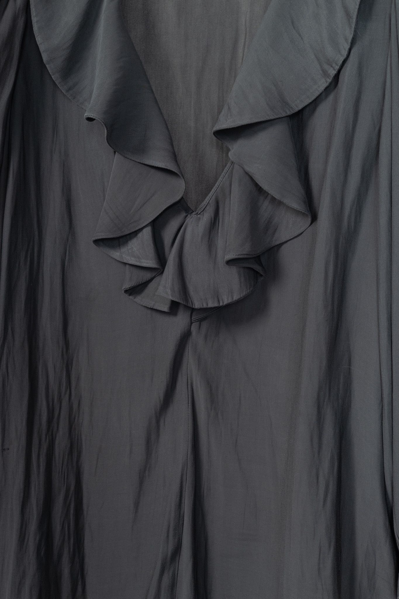 SMYTHE Smythe Carbon Matte-Satin Over-The-Head Ruffle Blouse Size L / US 10 / IT 46 - 7 Thumbnail