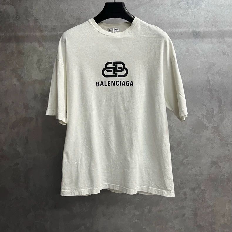 Balenciaga Balenciaga Short sleeve T-shirt with white lock logo and p Size US S / EU 44-46 / 1 - 1 Thumbnail