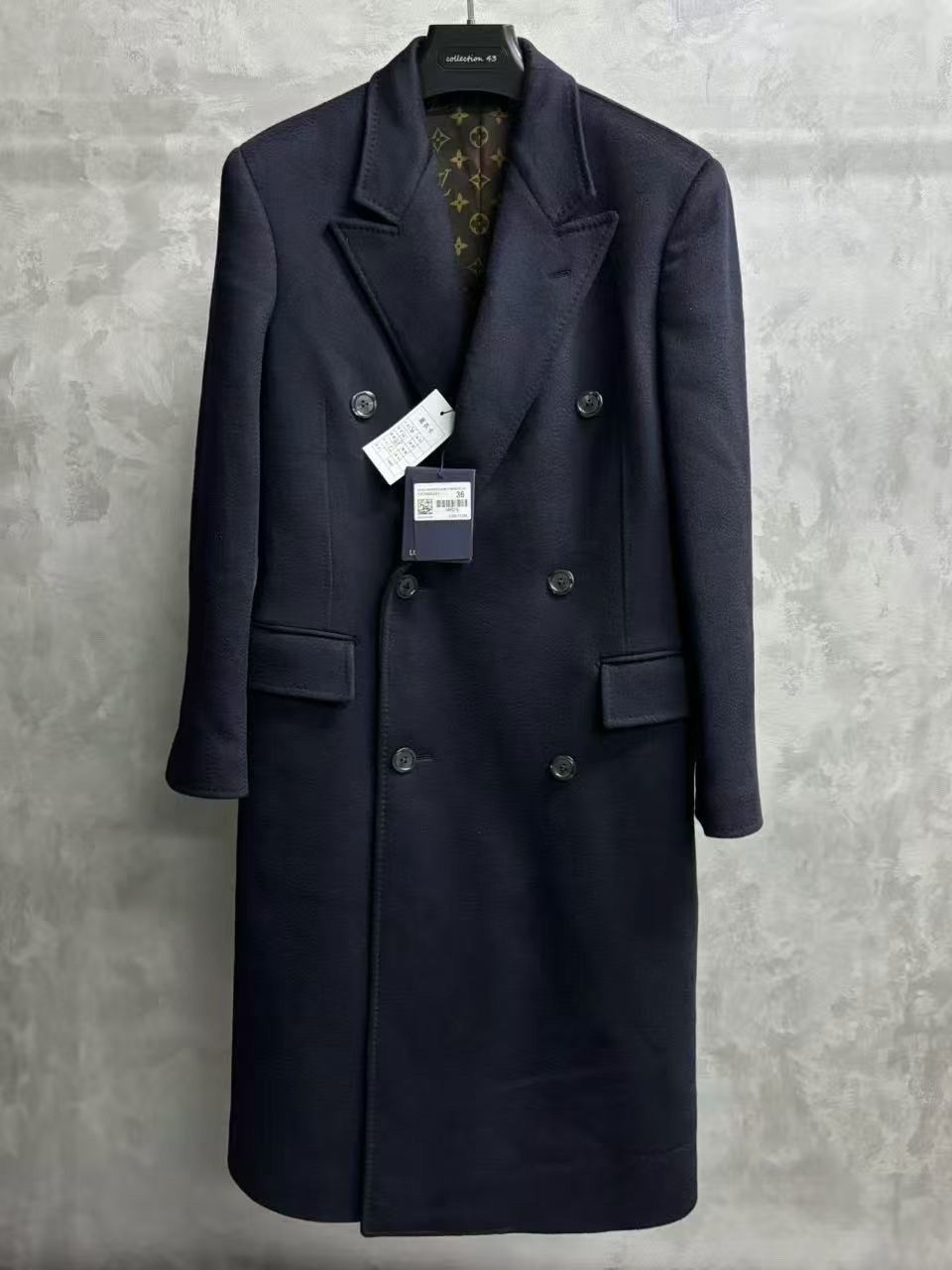 Louis Vuitton Louis Vuitton Navy Double-Breasted Coat Size 36 Size XS / US 0-2 / IT 36-38 - 1 Thumbnail