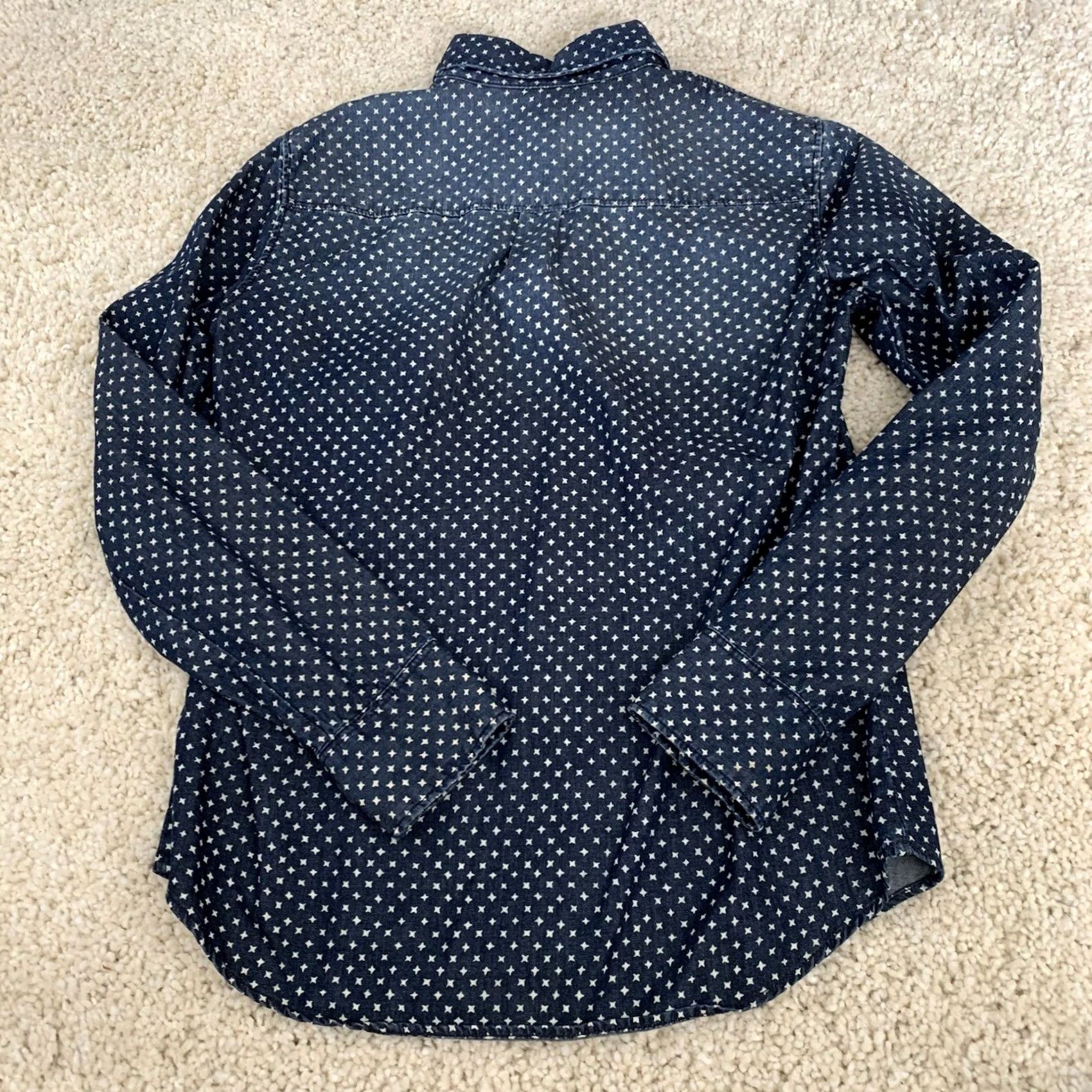 J.Crew J.CREW Button-Up Shirt Womens 4 Blue Fade Ombre Denim Star Pattern Indigo Top Shirt Button-Up Long Sleeve Casual Travel 100% Cotton Denim Size S / US 4 / IT 40 - 5 Thumbnail
