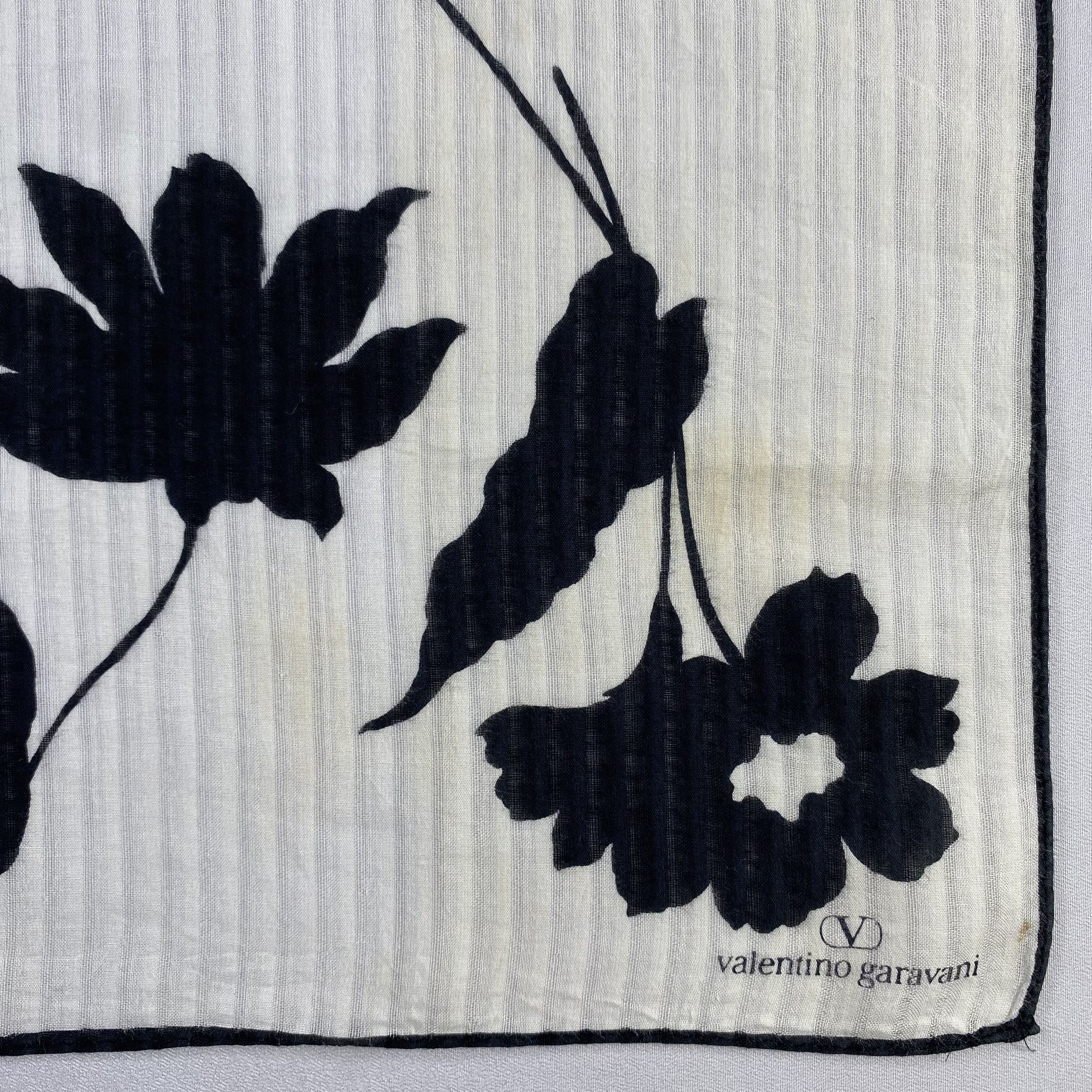 Valentino × Vintage Valentino Garavani Bandana/ Handkerchief / Neckerchief-P1202 Size ONE SIZE - 3 Thumbnail