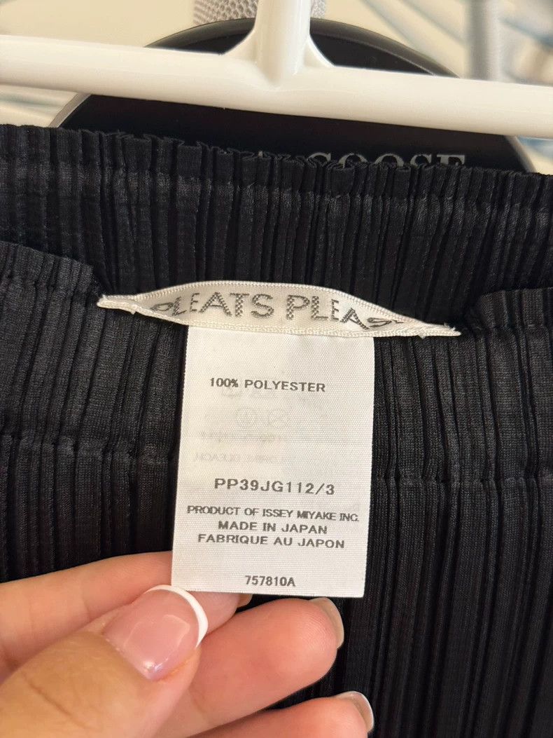 Issey Miyake Issey Miyake size:3 Black pleated skirt Size 31" - 2 Thumbnail