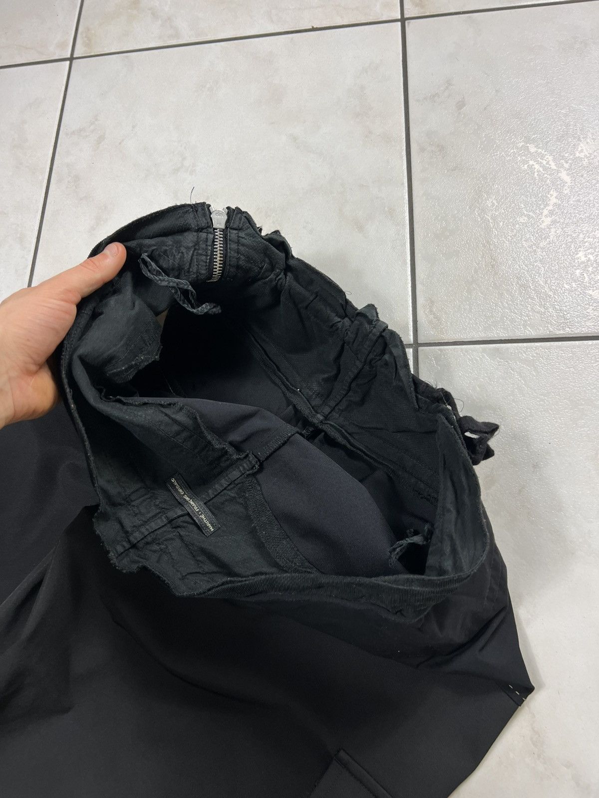 Marithe + Francois Girbaud Marithe + Francois Girbaud nylon y2k cargo pocket zip pants Size 27" / US 4 / IT 40 - 21 Thumbnail
