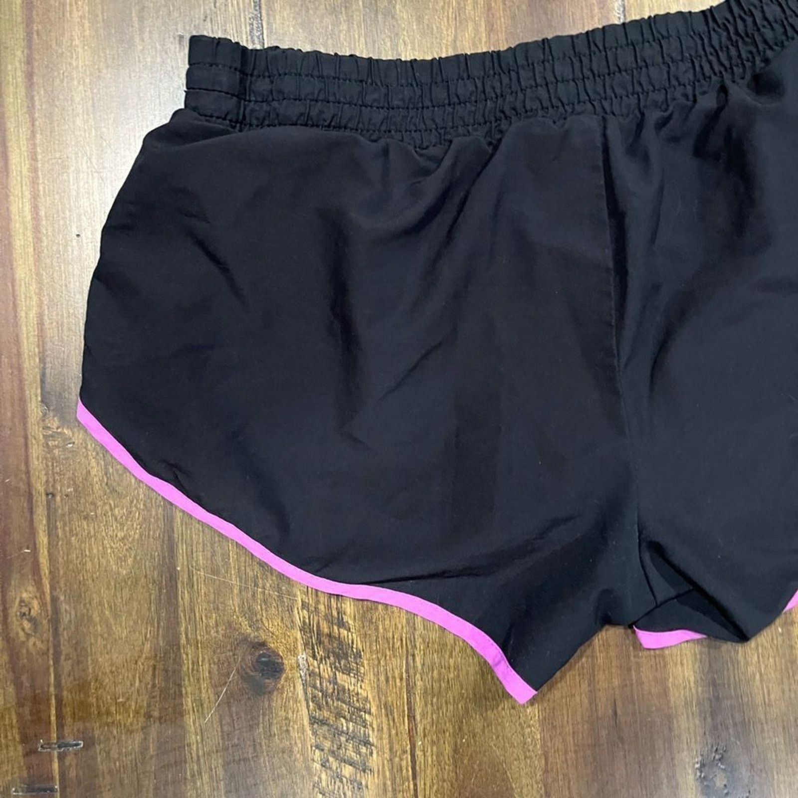 Old Navy Old Navy Track Shorts Black Hot Pink Size 26" / US 2 / IT 38 - 5 Thumbnail