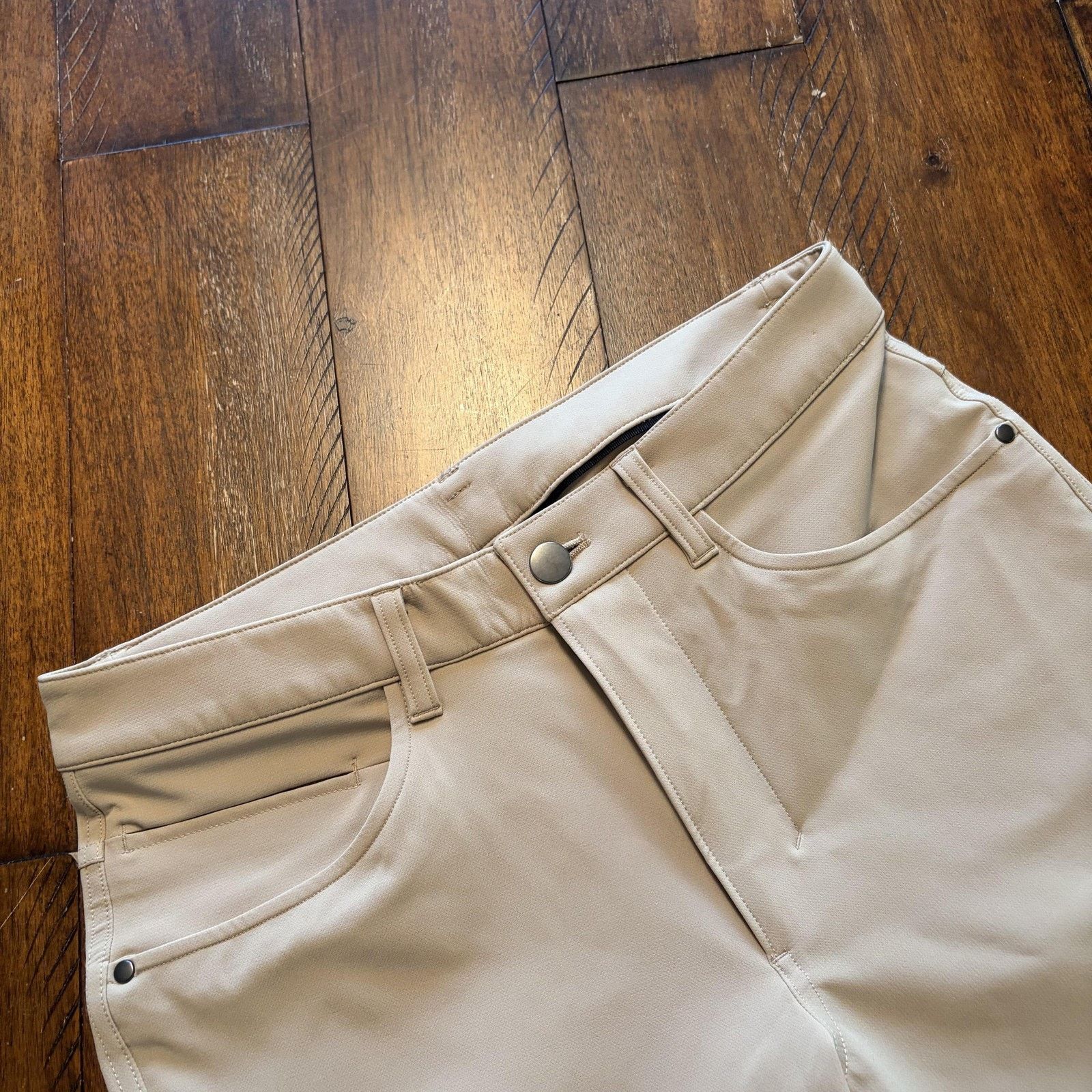 Lululemon Lululemon Shorts 28 Beige Stretch Chino 5 Pocket 10 Inseam Size US 28 / EU 44 - 3 Thumbnail