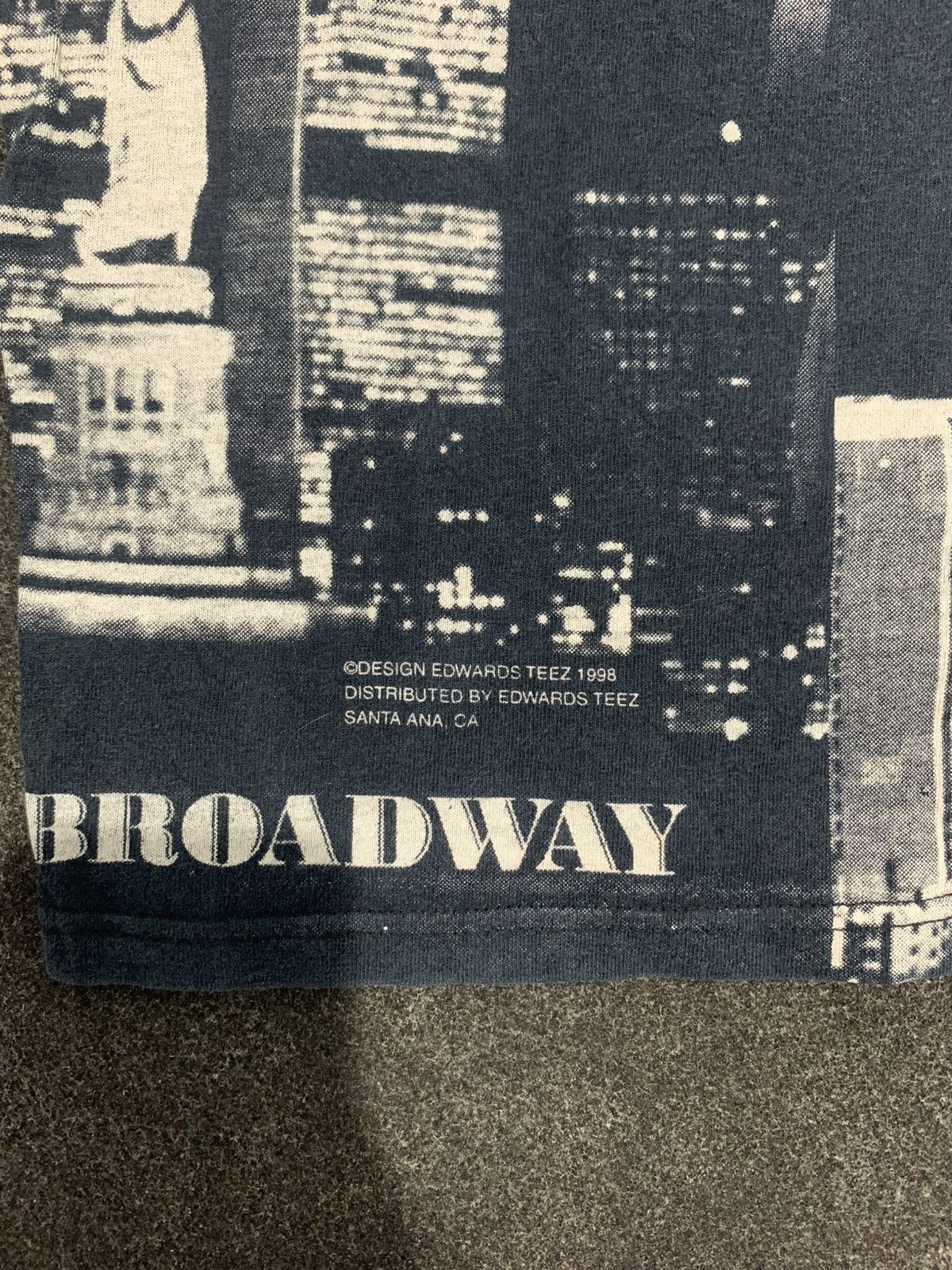Fruit Of The Loom Vintage 1998 New York City All Over Print (AOP) T-Shirt Size US XL / EU 56 / 4 - 3 Thumbnail