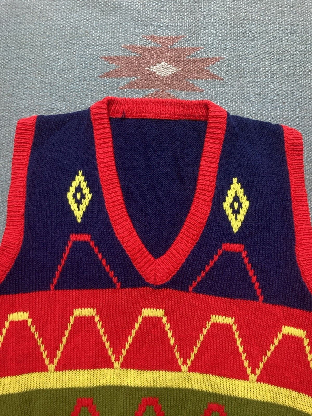 Vintage 80s acrylic knit sweater vest diamond geomet striped women M Size M / US 6-8 / IT 42-44 - 3 Thumbnail