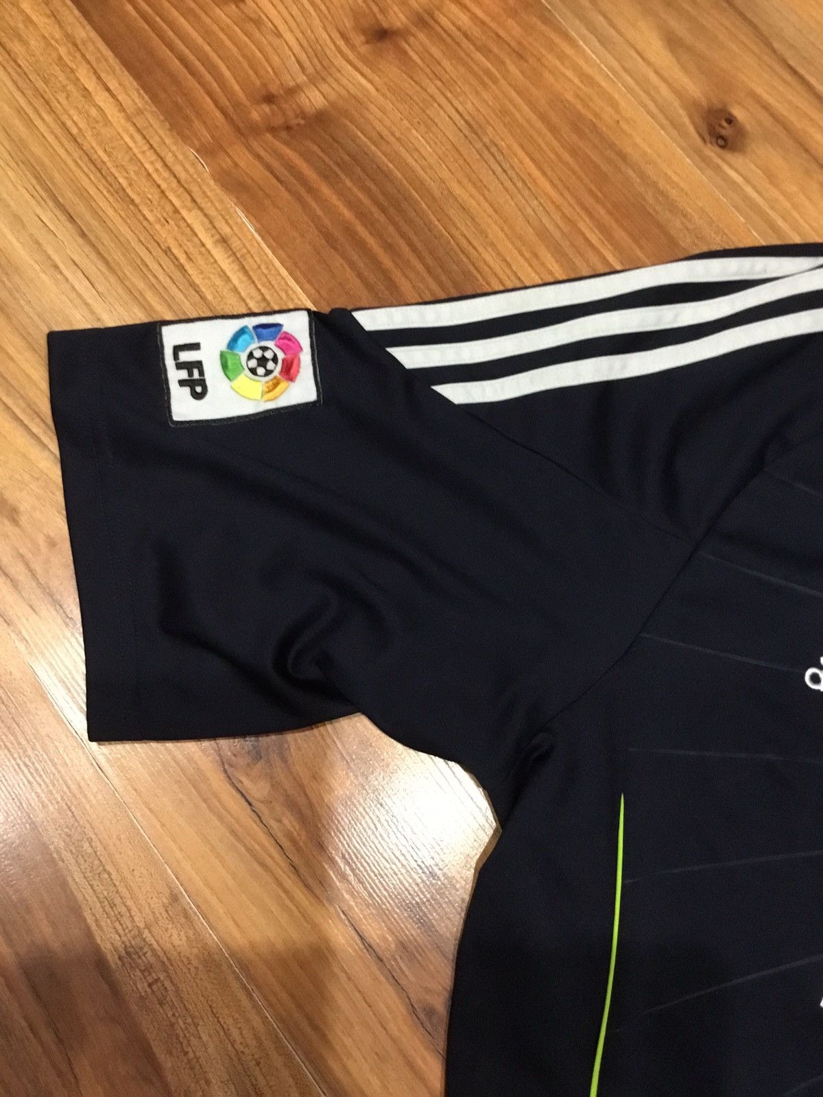 Adidas REAL MADRID 2010 2011 AWAY FOOTBALL SHIRT SOCCER JERSEY Size US L / EU 52-54 / 3 - 4 Thumbnail